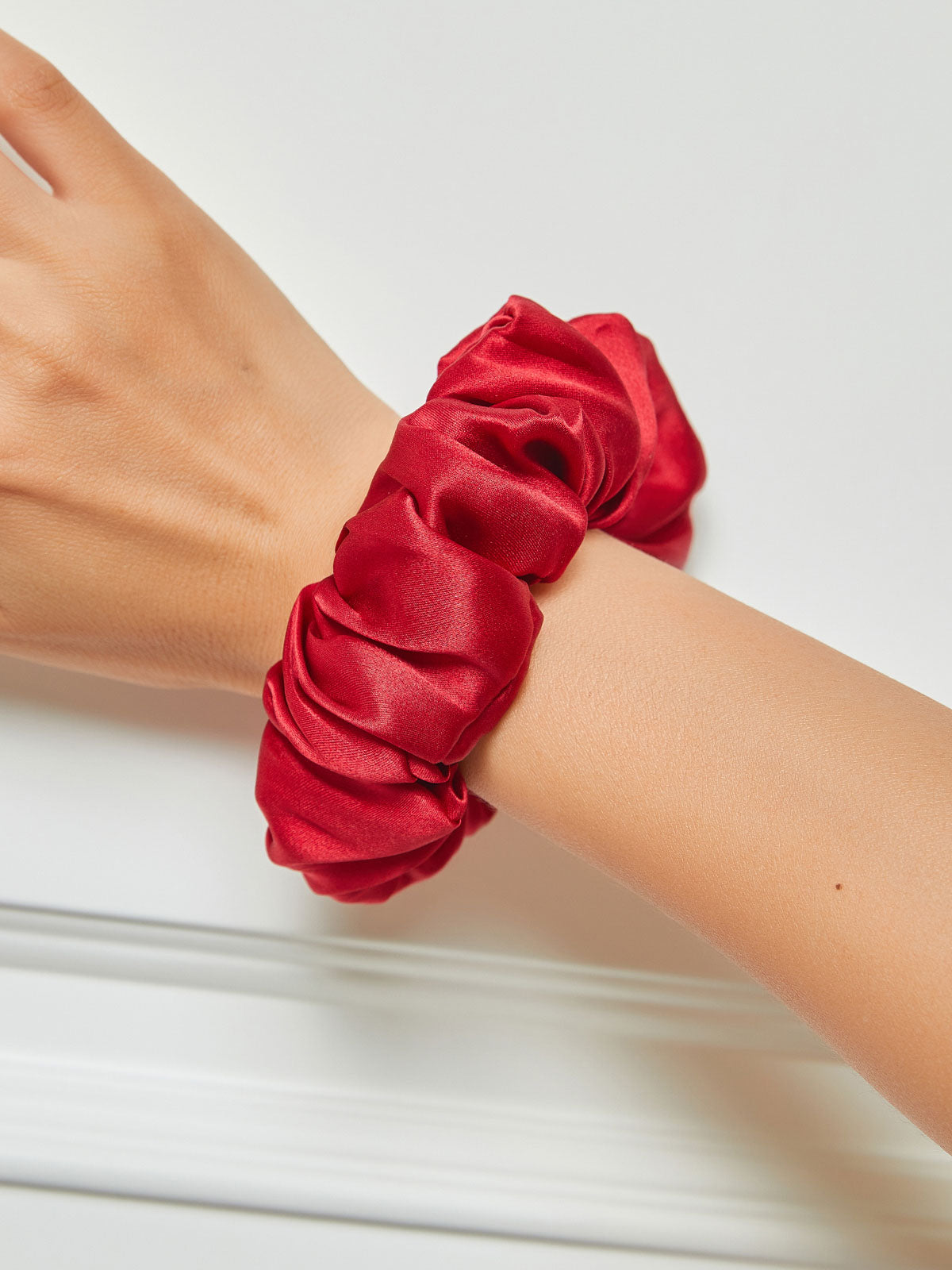 VelvetSilk - Midnight Silk Hair Scrunchies (3.5 cm)
