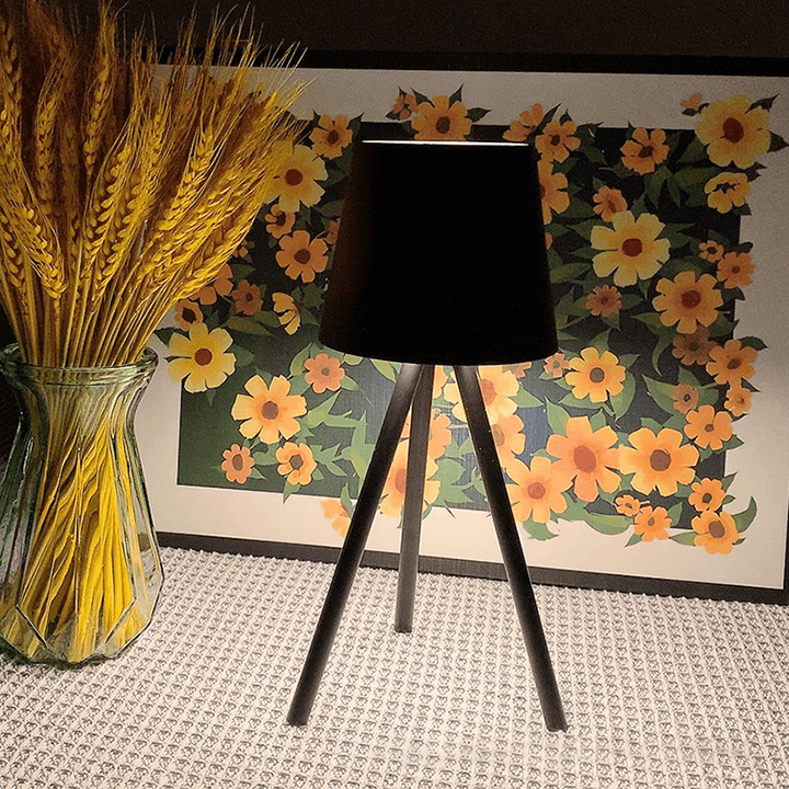 VersaLamp - Modern Desk Lamp with Customizable Stand