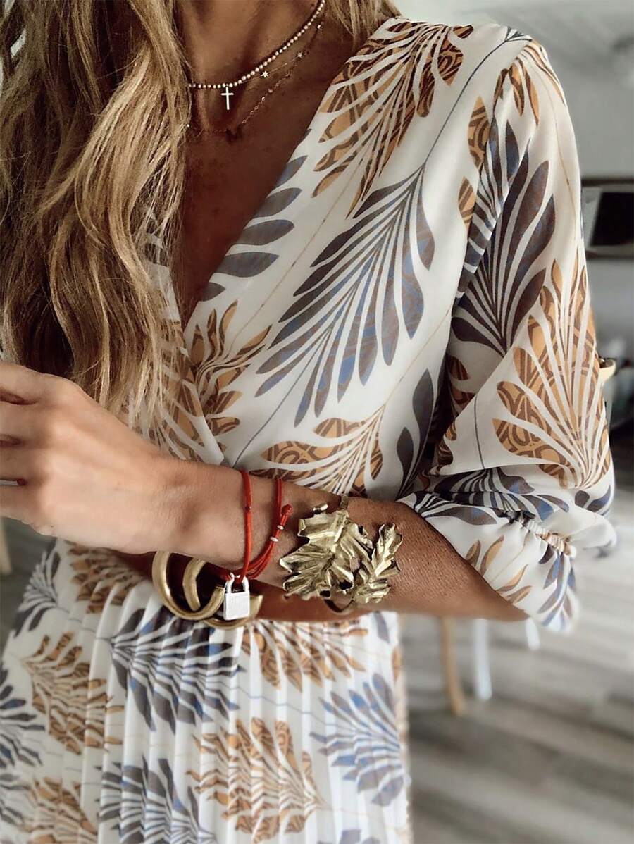 Women's Boho Maxi Dress with Flattering V-Neck for Summer Elegance