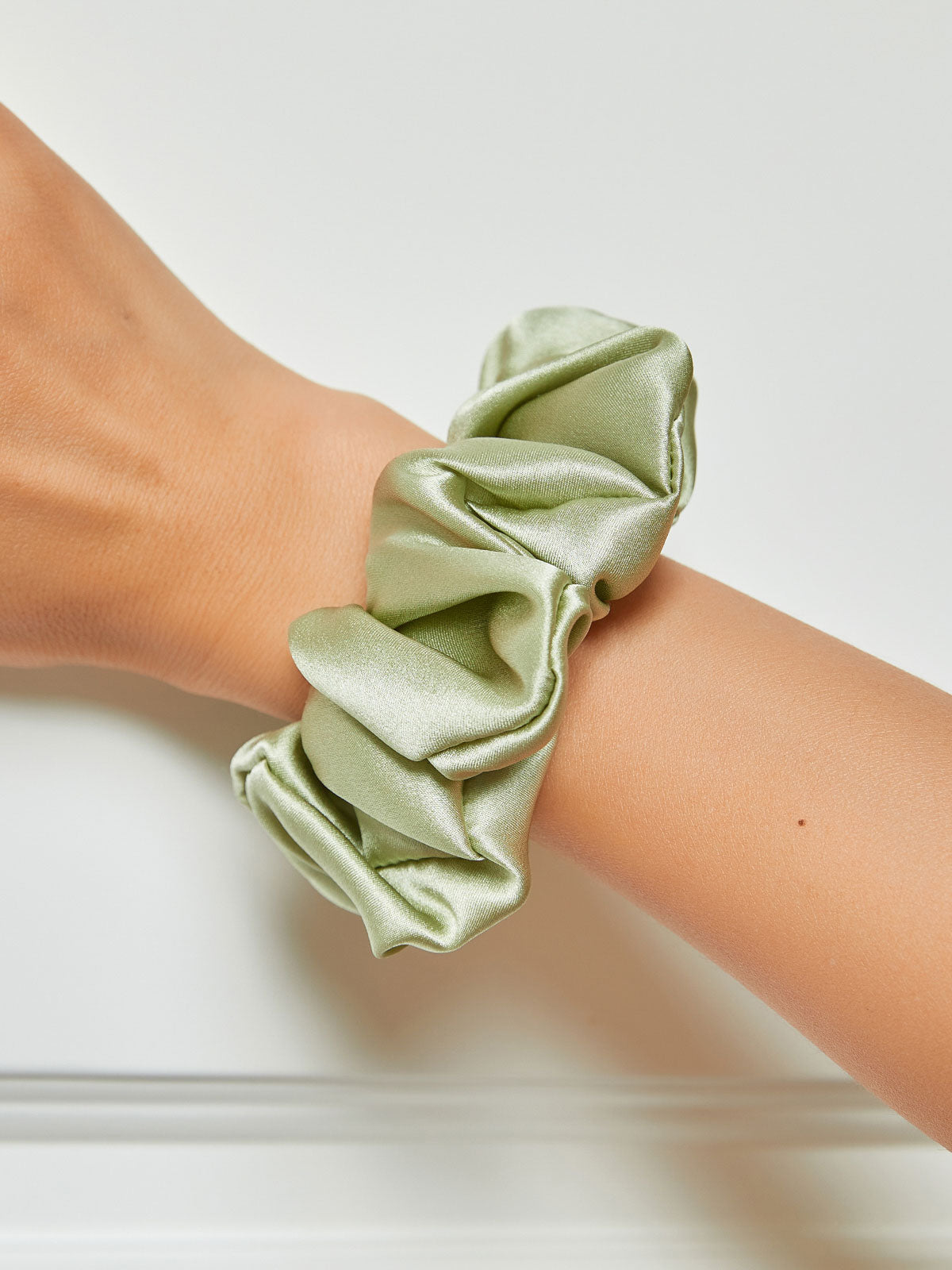 VelvetSilk - Midnight Silk Hair Scrunchies (3.5 cm)
