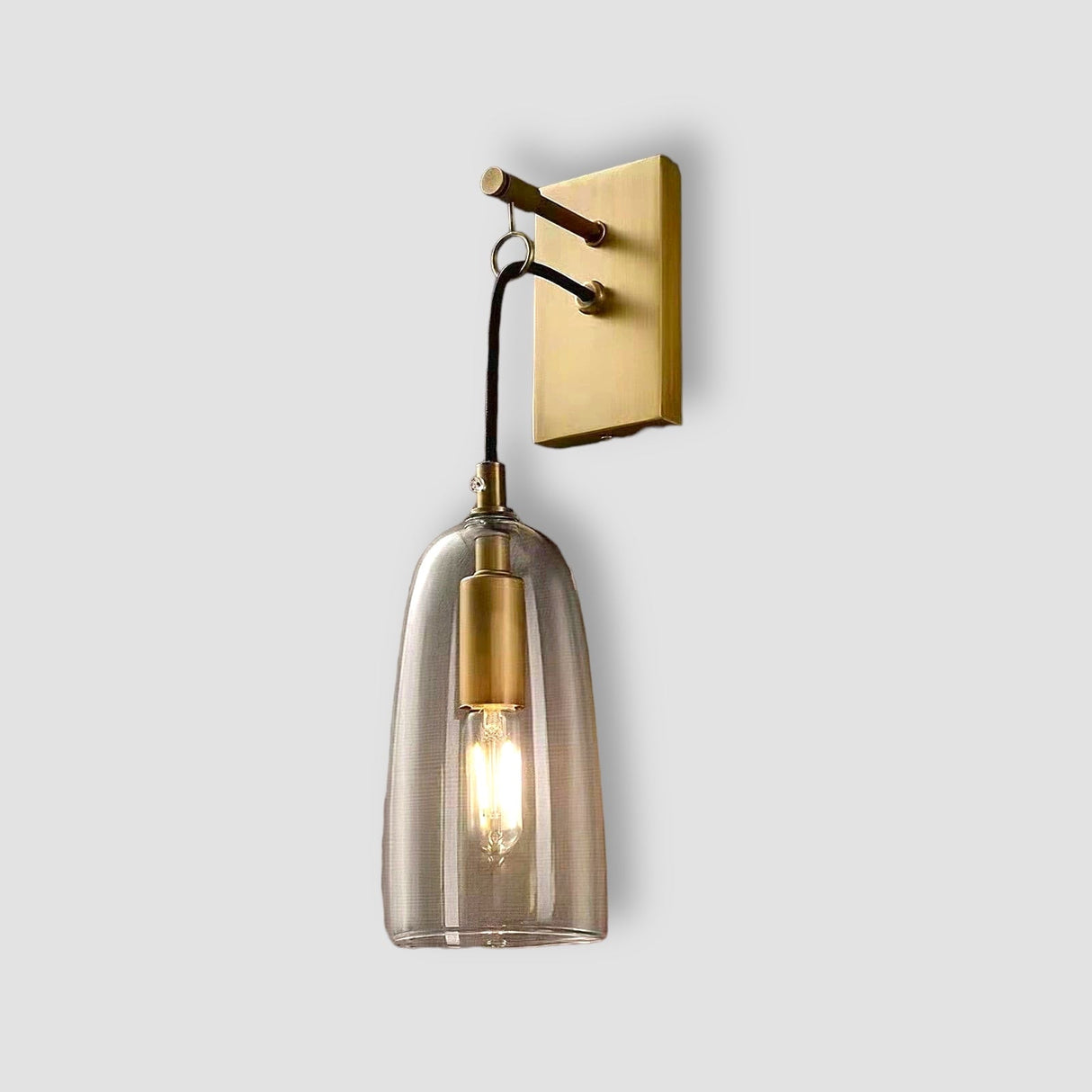 NovaGlow – Refined Gold Wall Lamp for Sophisticated Interiors