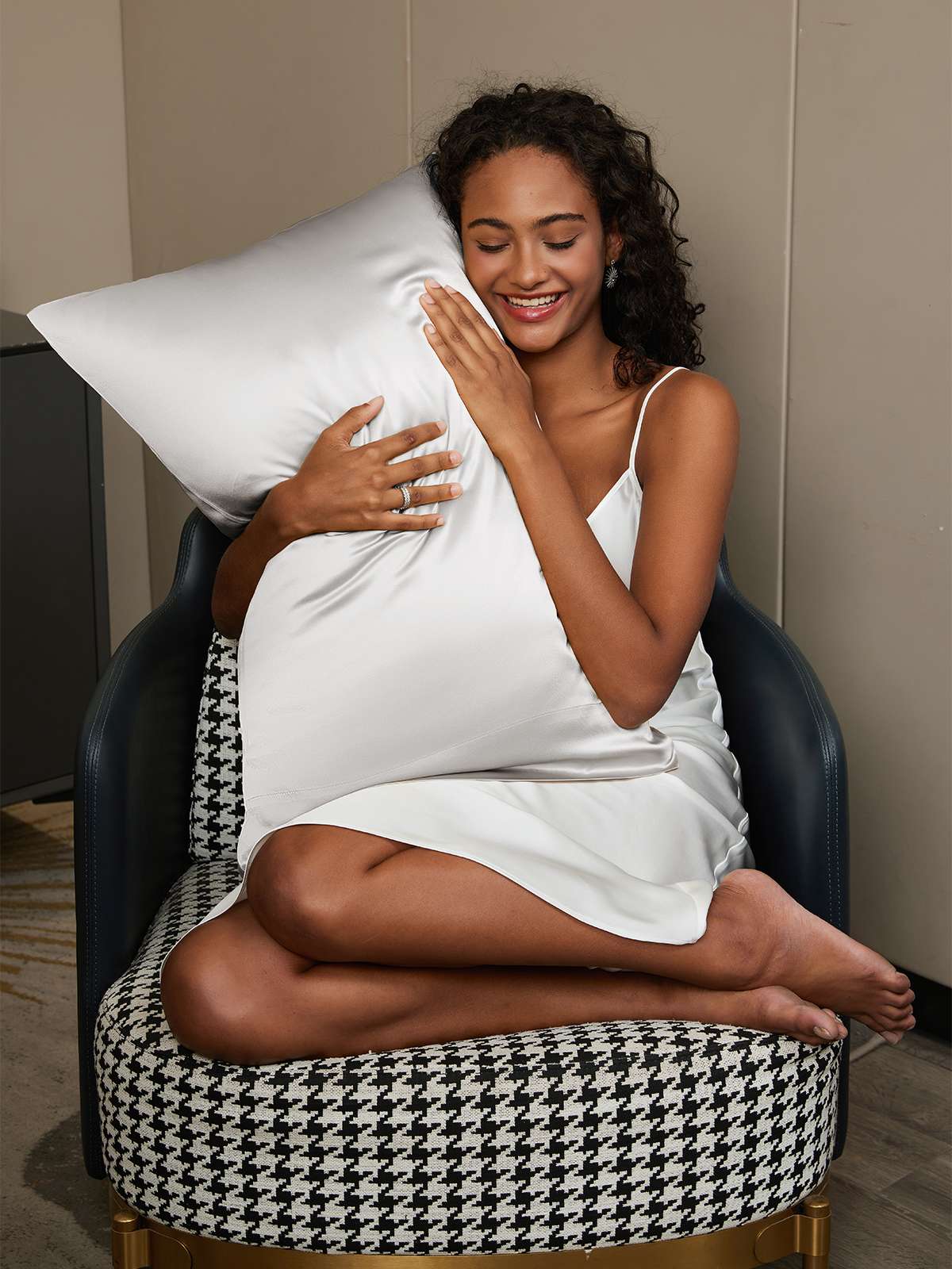 SilkenDreams - 100% Mulberry Silk Pillowcase with Hidden Zipper