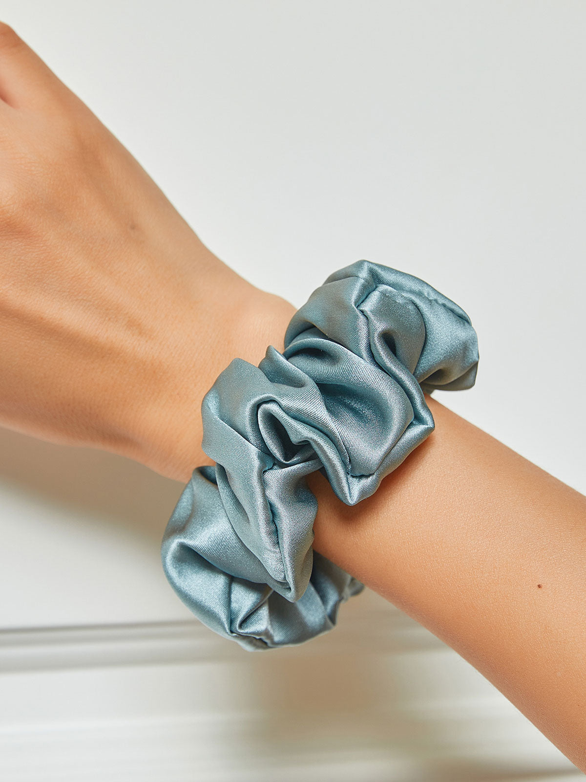 VelvetSilk - Midnight Silk Hair Scrunchies (3.5 cm)