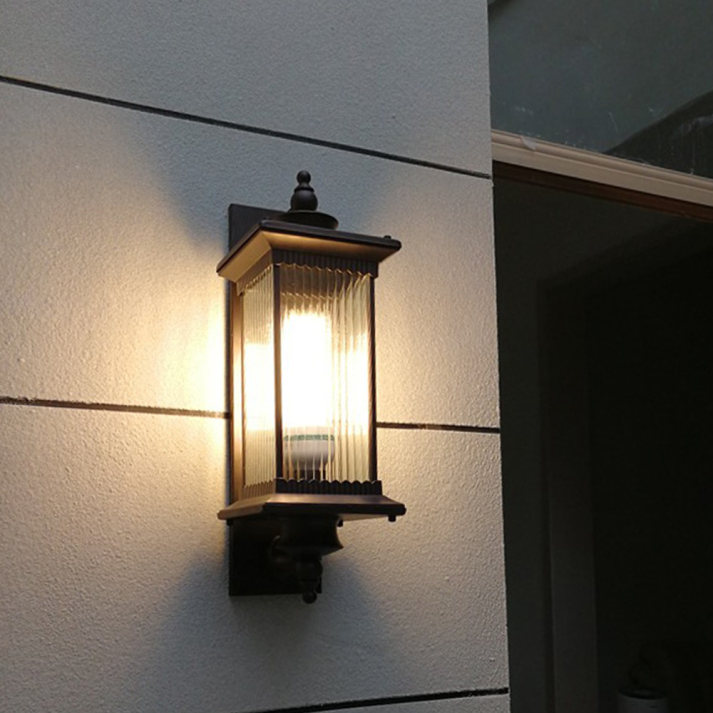Vintage Black Outdoor Wall Lantern - Classic Rectangular Design for Gardens