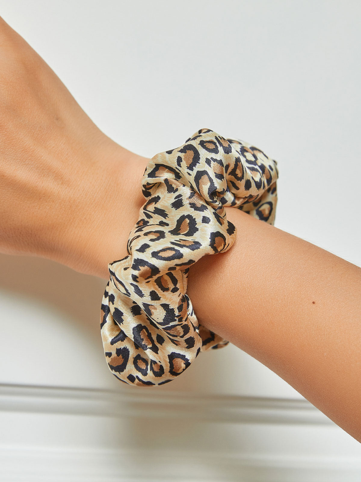 VelvetSilk - Midnight Silk Hair Scrunchies (3.5 cm)