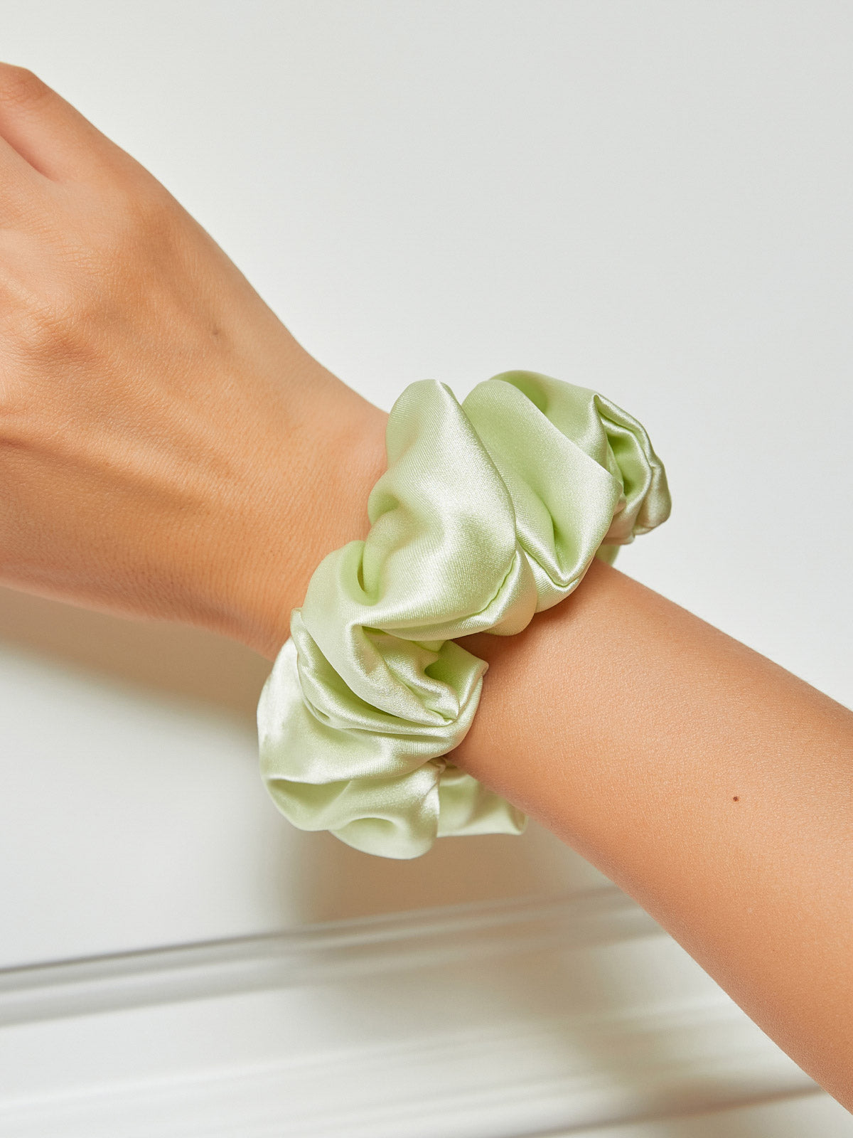 VelvetSilk - Midnight Silk Hair Scrunchies (3.5 cm)