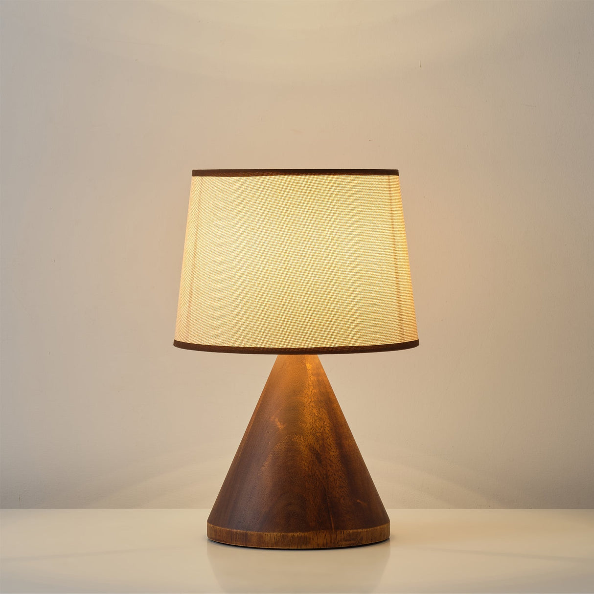 AmaliaBeam - Table Lamp with Refined Base and Warm, Soft Glow