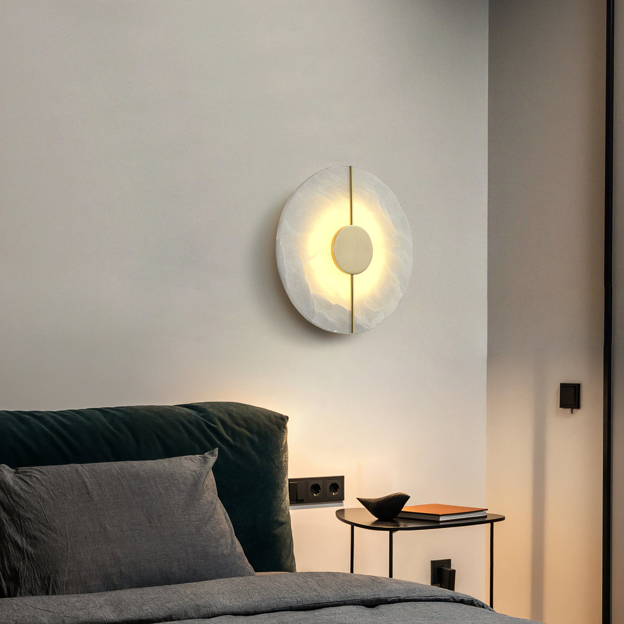 StoneLuxe – Art Deco Wall Lamp with Refined Stone Detail