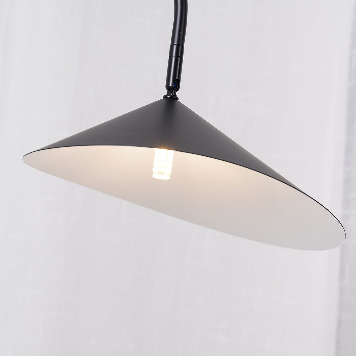 VerbaLume – Contemporary Adjustable Lighting Table Lamp