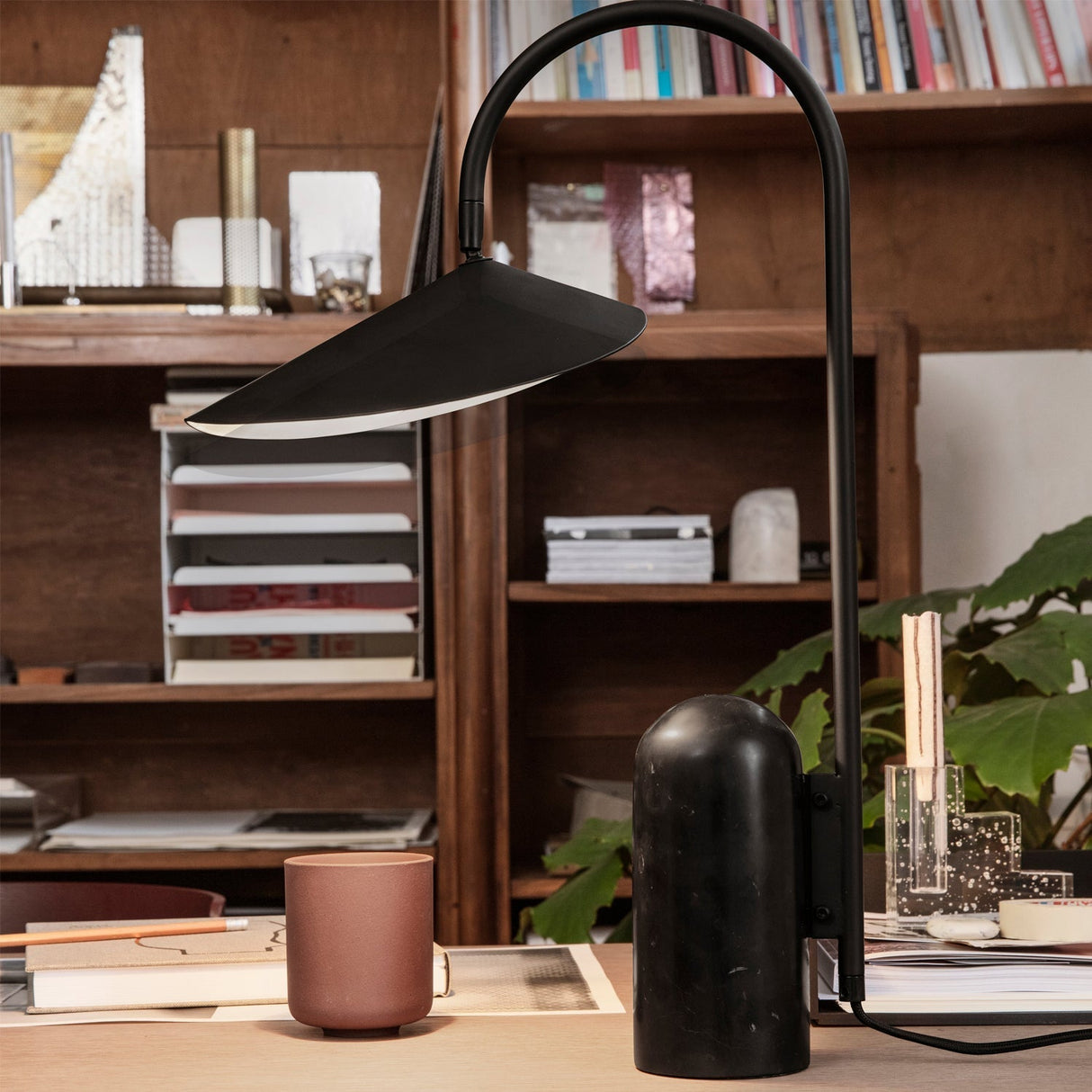 VerbaLume – Contemporary Adjustable Lighting Table Lamp