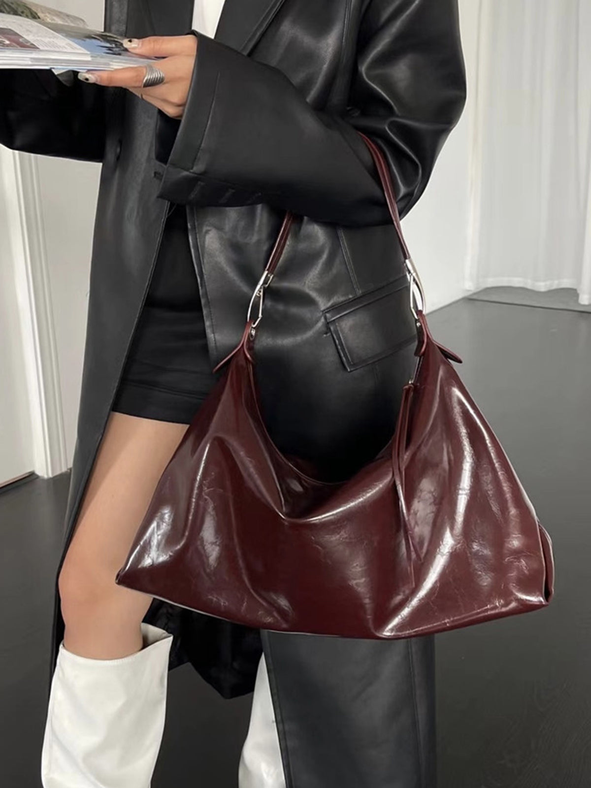Women's Hobo Bag Black One Size Polyurethane