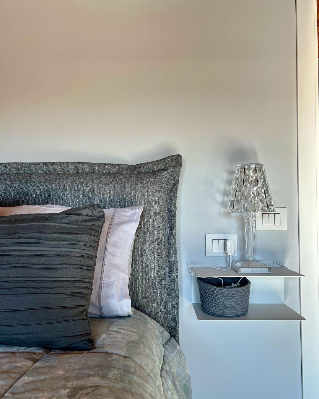 SparkleBeam - Modern LED Lamp with a Touch of Glamour