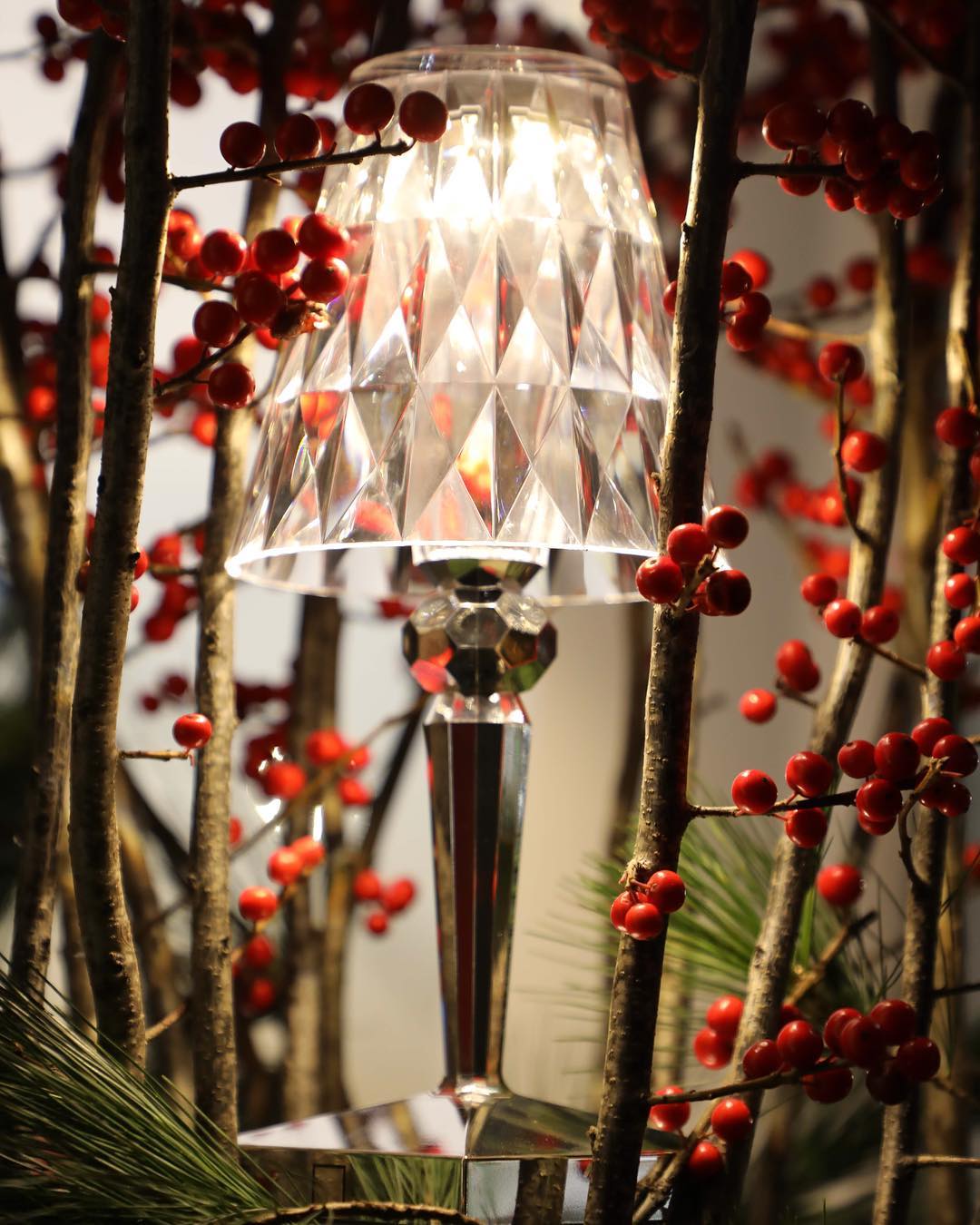 SparkleBeam - Modern LED Lamp with a Touch of Glamour