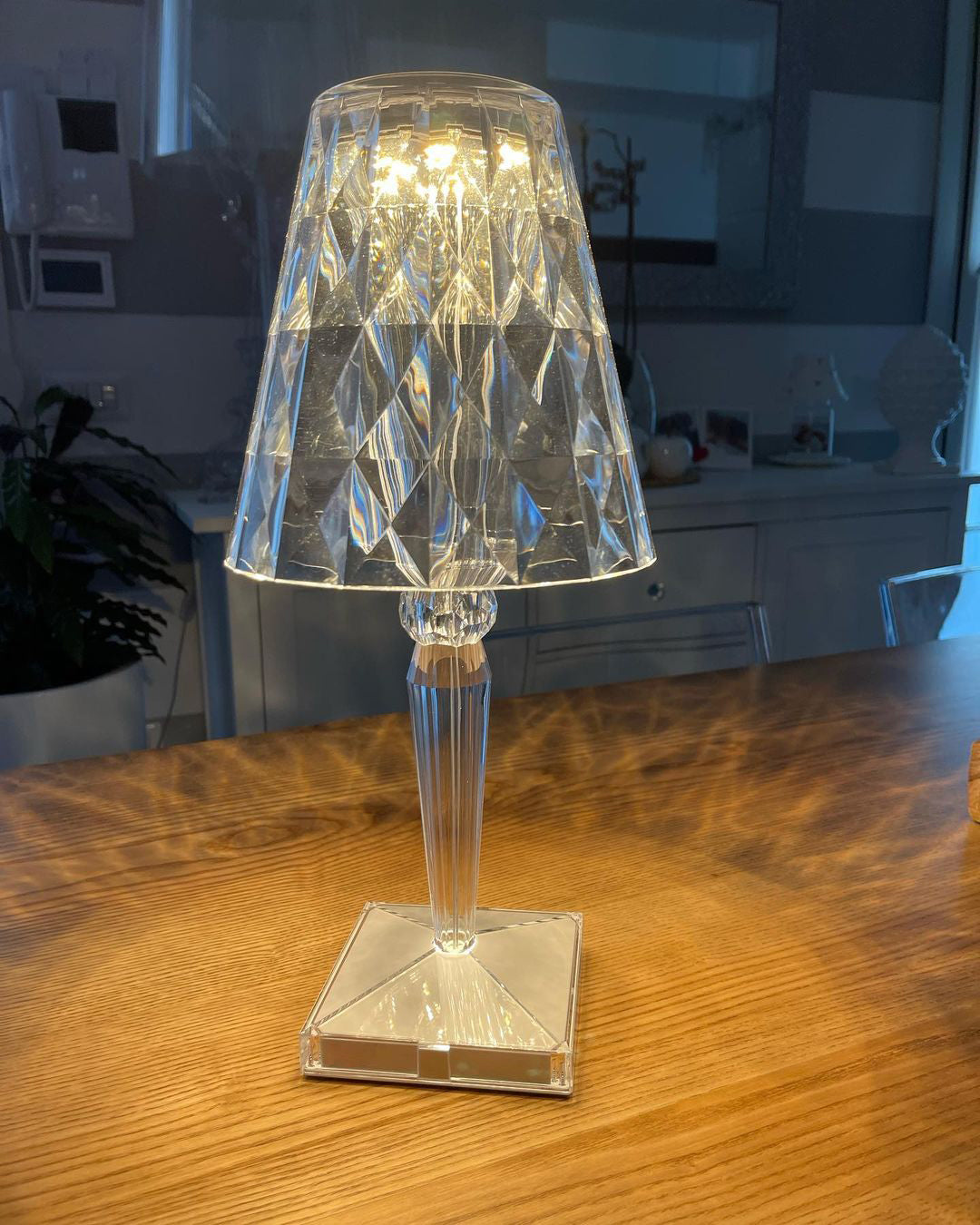 SparkleBeam - Modern LED Lamp with a Touch of Glamour