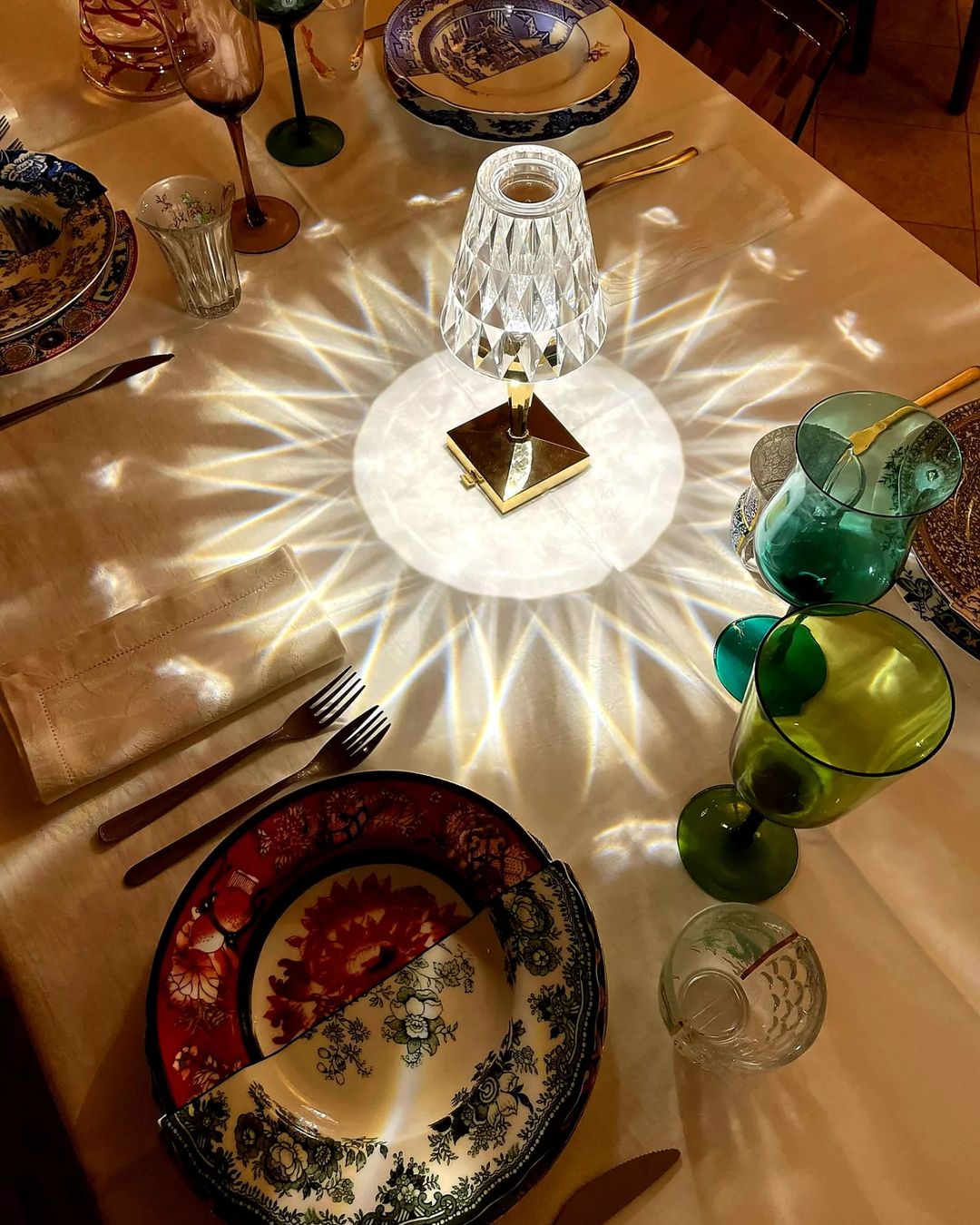 SparkleBeam - Modern LED Lamp with a Touch of Glamour
