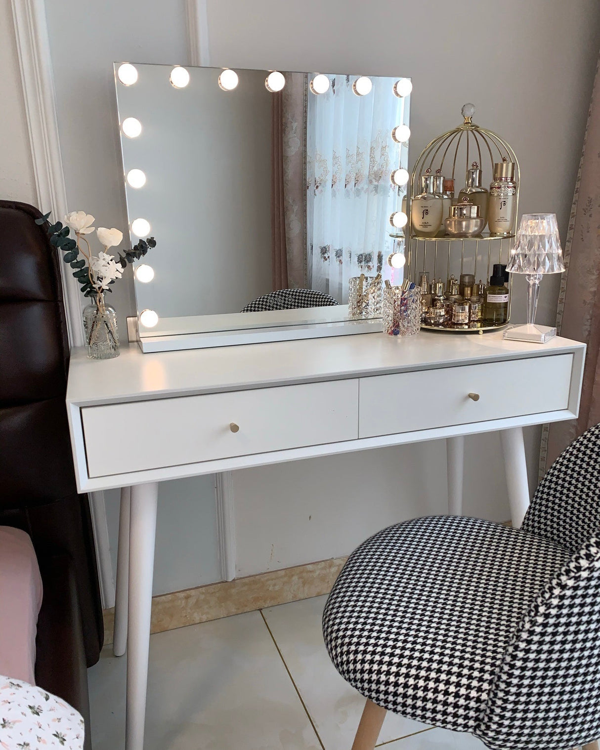 SparkleBeam - Modern LED Lamp with a Touch of Glamour