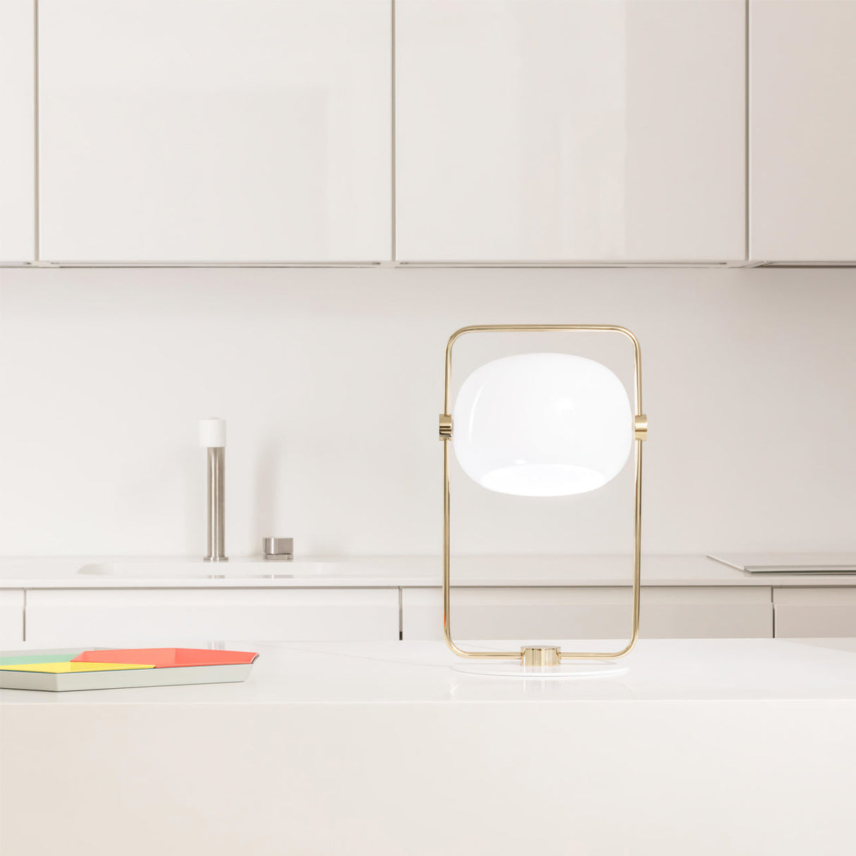 StreamGlow – Elegant Glass Table Lamp with Minimalist Design