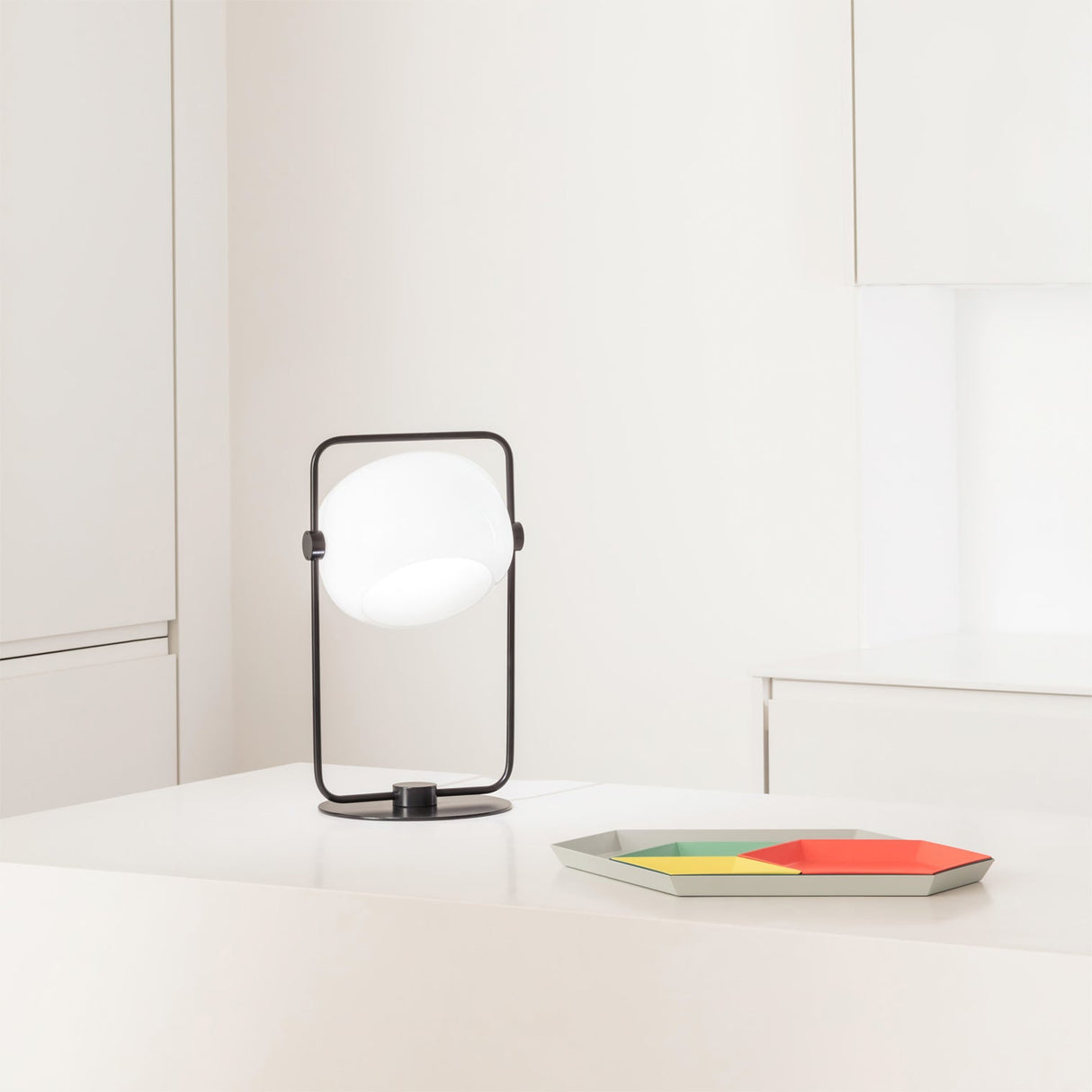 StreamGlow – Elegant Glass Table Lamp with Minimalist Design
