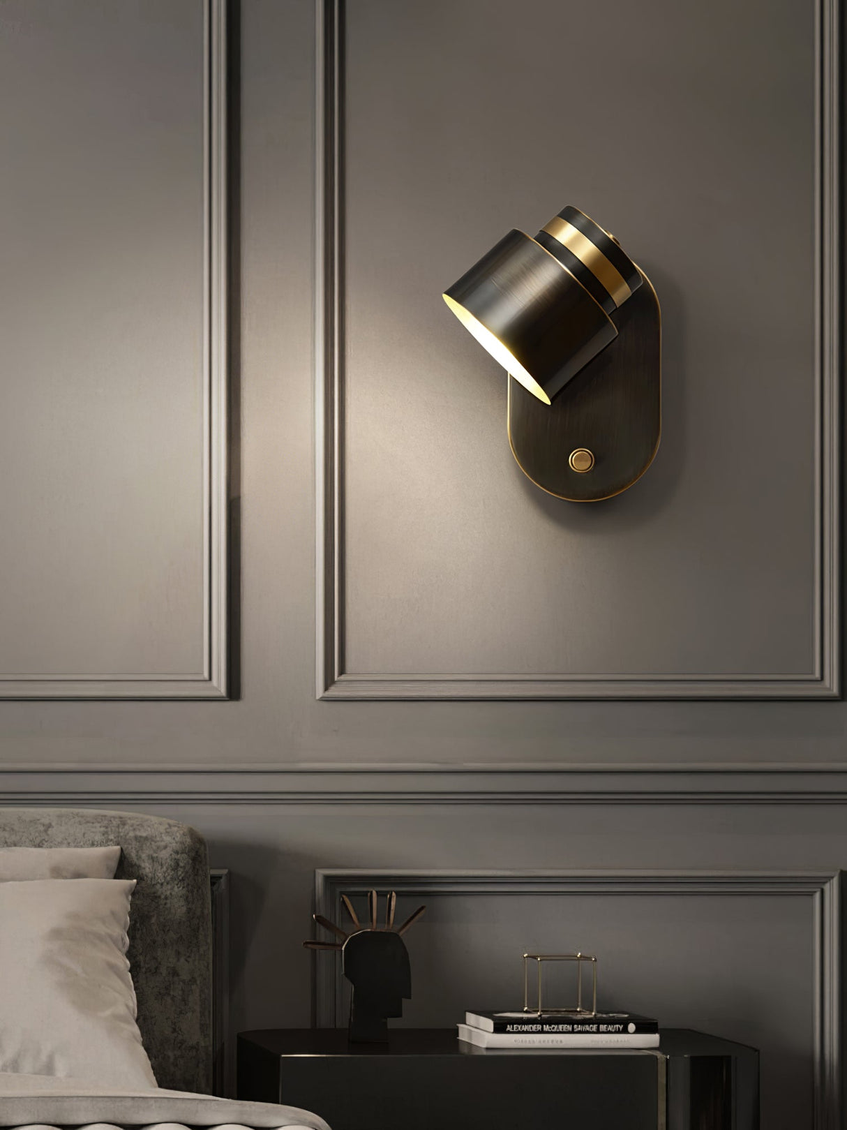 ShadowGlow - Glossy Wall Sconce