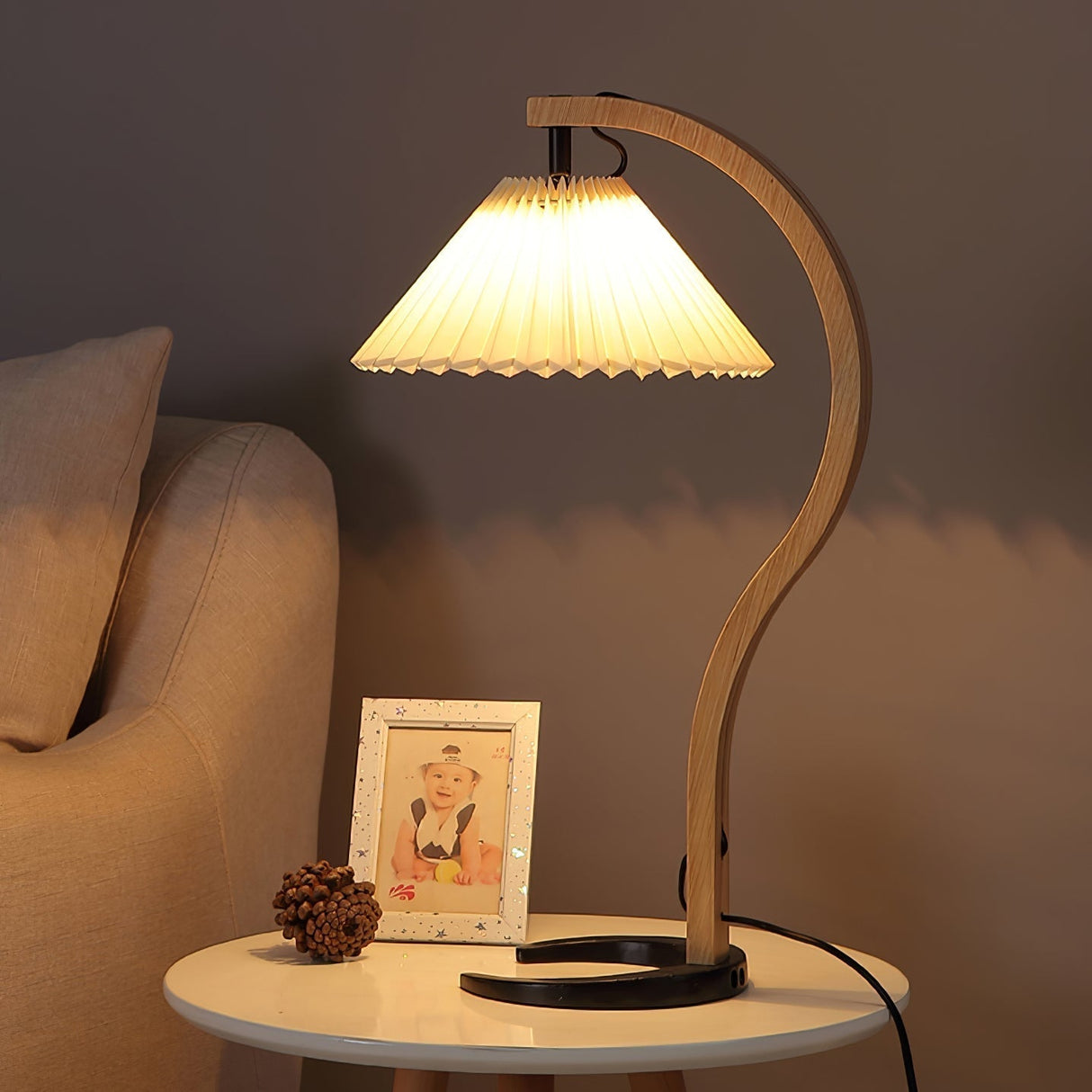 WoodFlow - Table Lamp with Natural Curves and Wooden Design