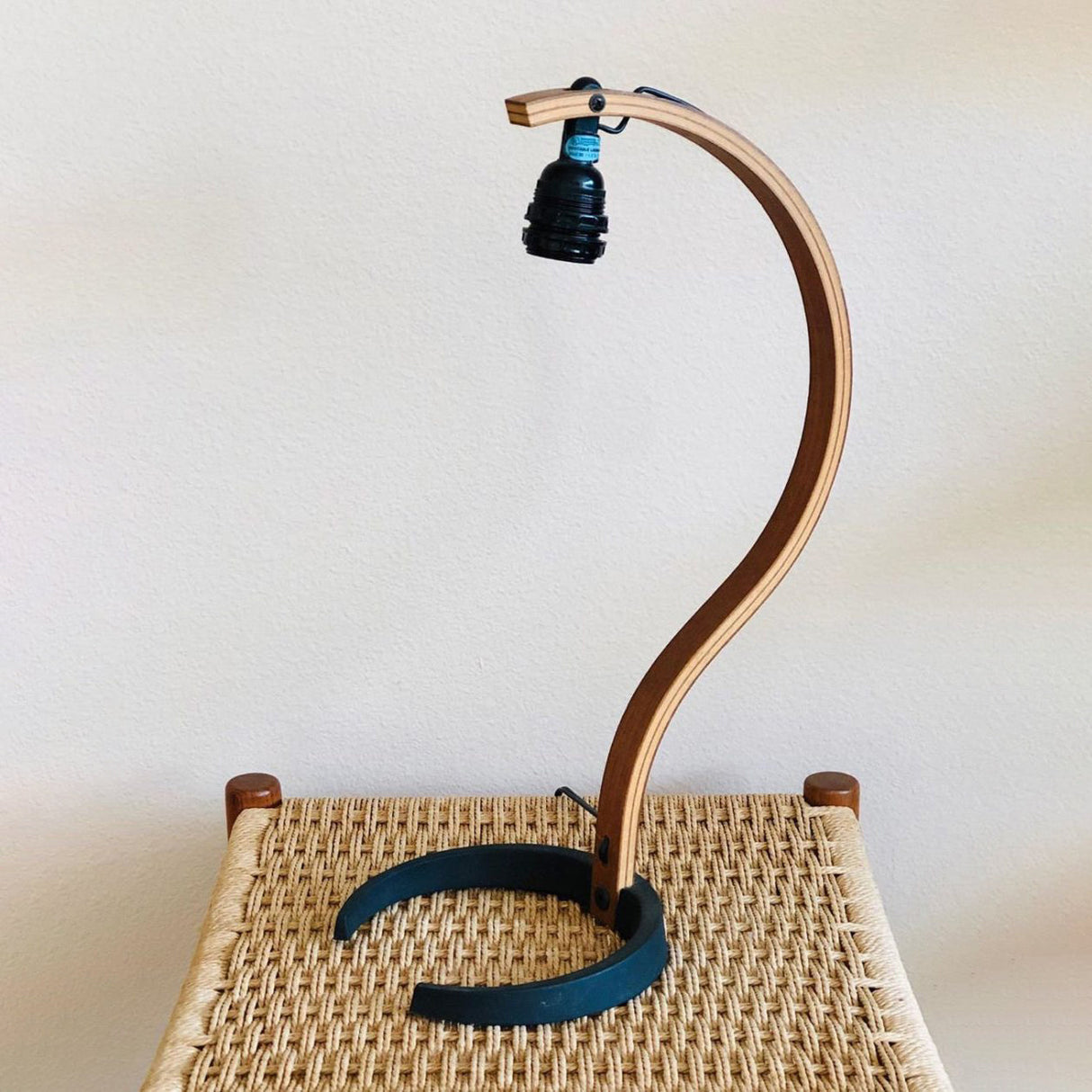 WoodFlow - Table Lamp with Natural Curves and Wooden Design