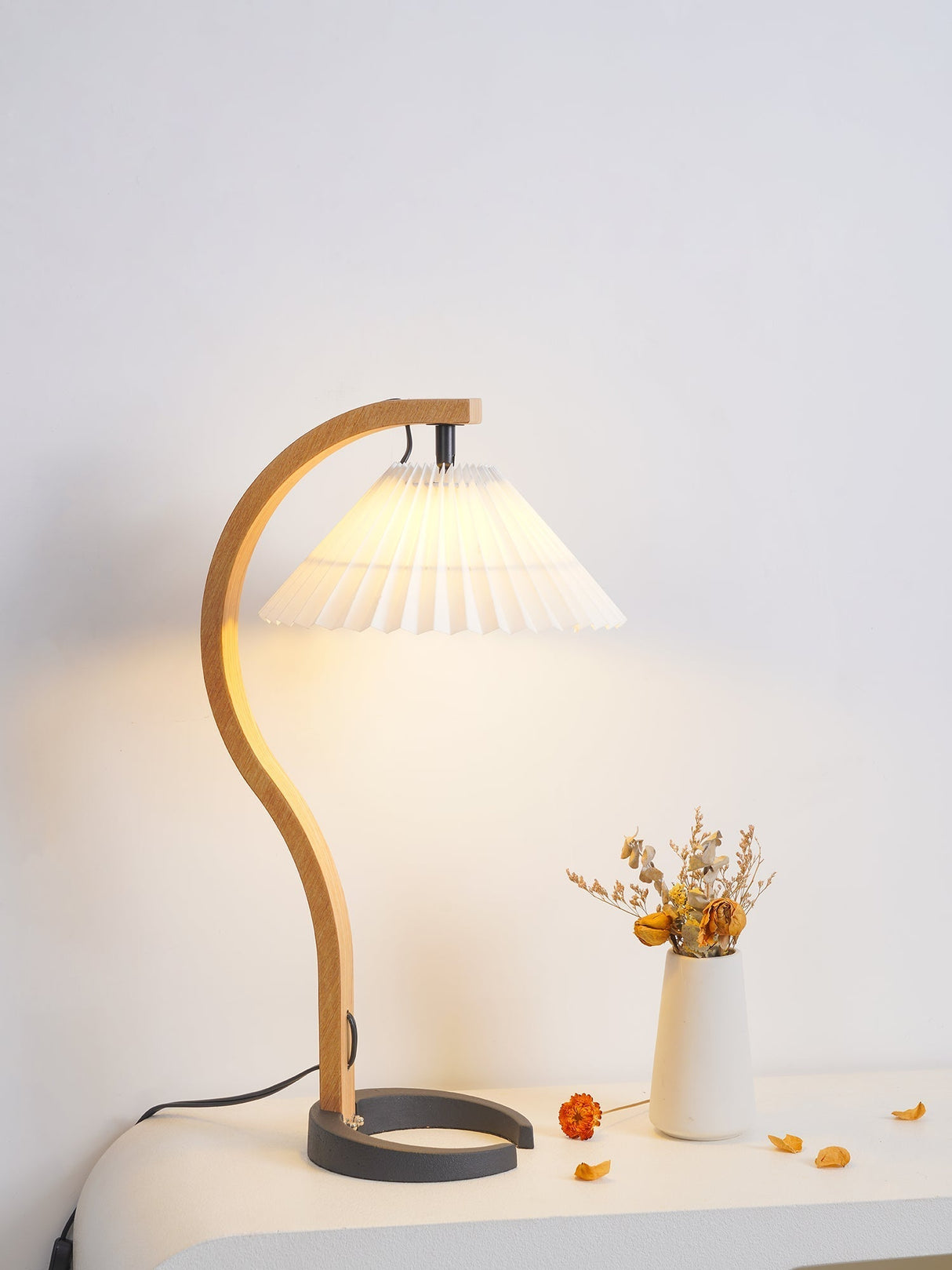 WoodFlow - Table Lamp with Natural Curves and Wooden Design