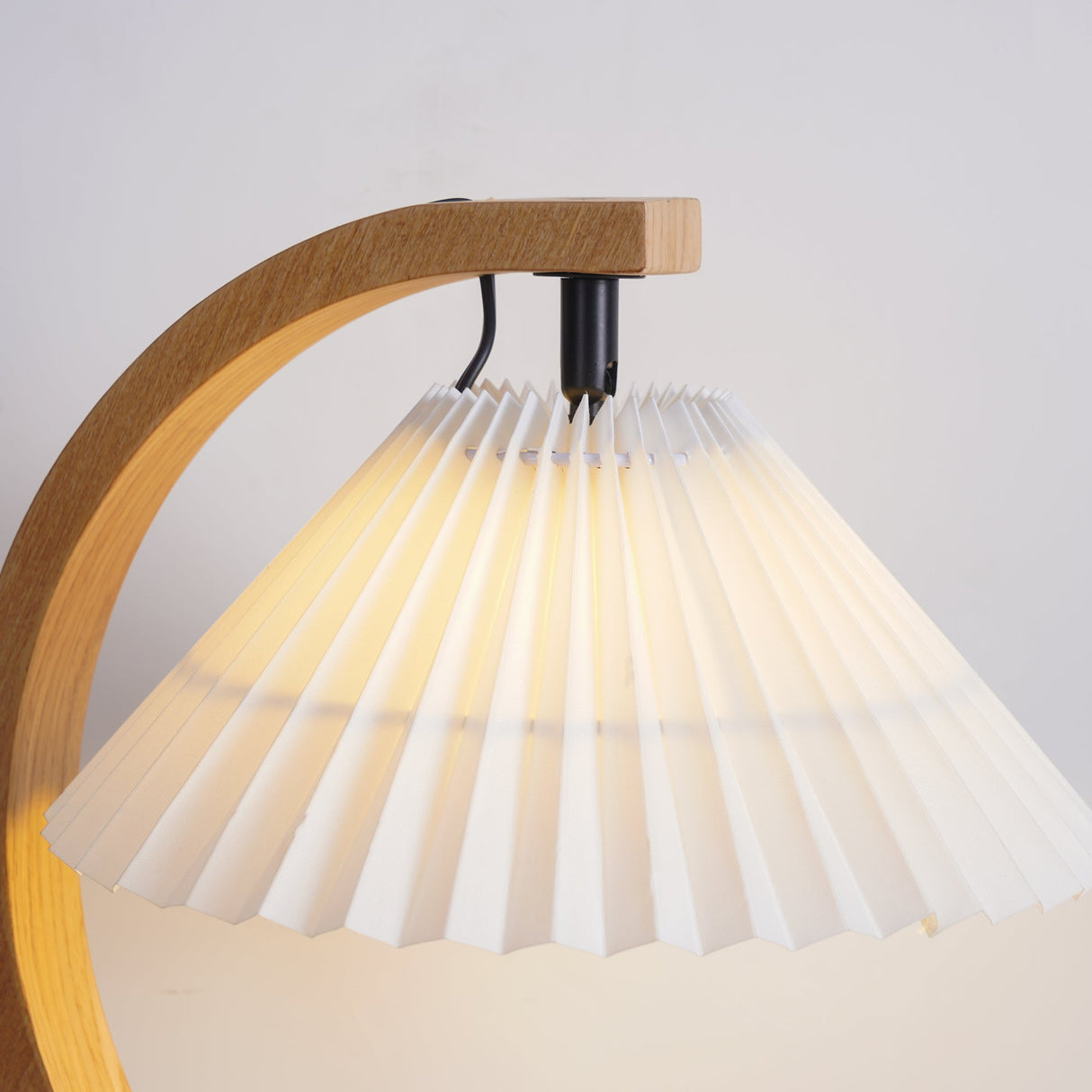 WoodFlow - Table Lamp with Natural Curves and Wooden Design