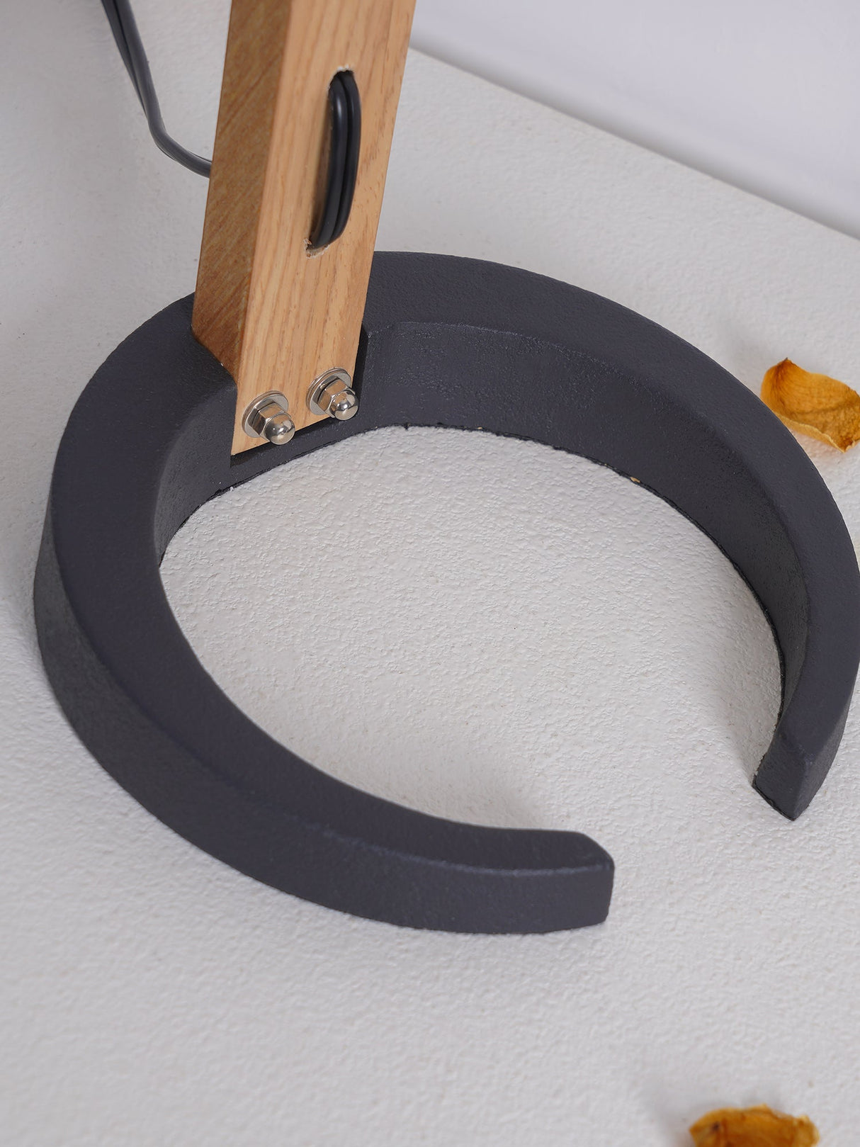 WoodFlow - Table Lamp with Natural Curves and Wooden Design