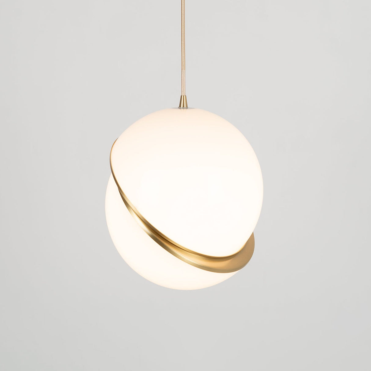 AstralAura – Crescent Moon Pendant Illumination