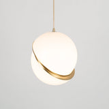 AstralAura – Crescent Moon Pendant Illumination