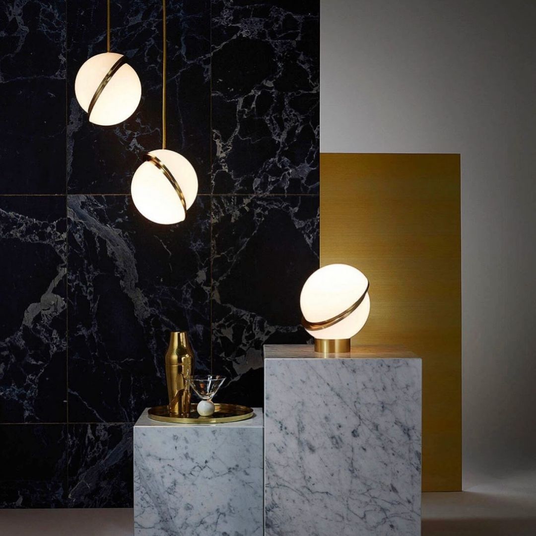 AstralAura – Crescent Moon Pendant Illumination