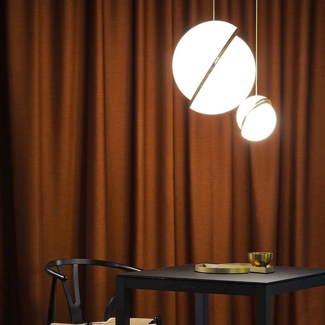 AstralAura – Crescent Moon Pendant Illumination