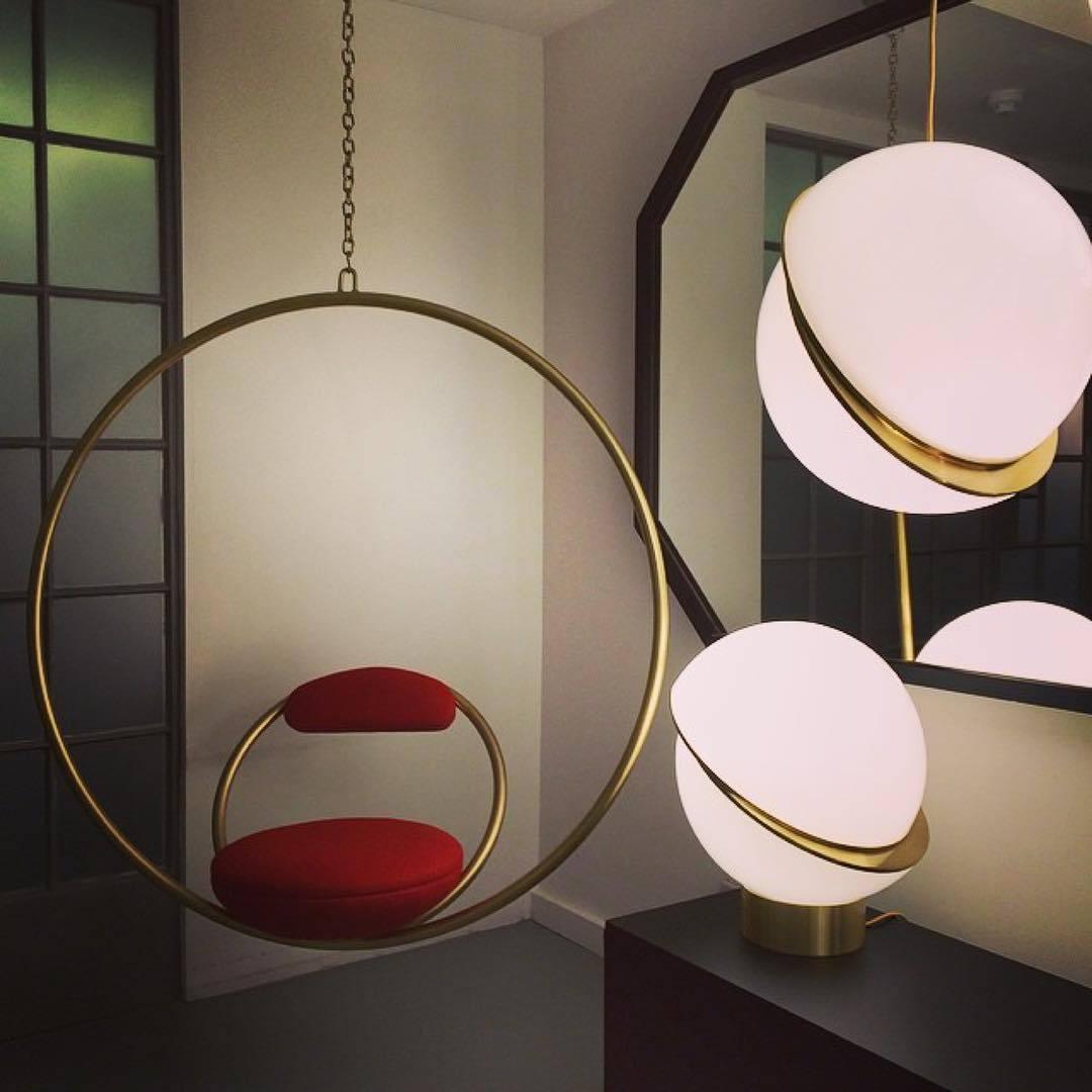 AstralAura – Crescent Moon Pendant Illumination