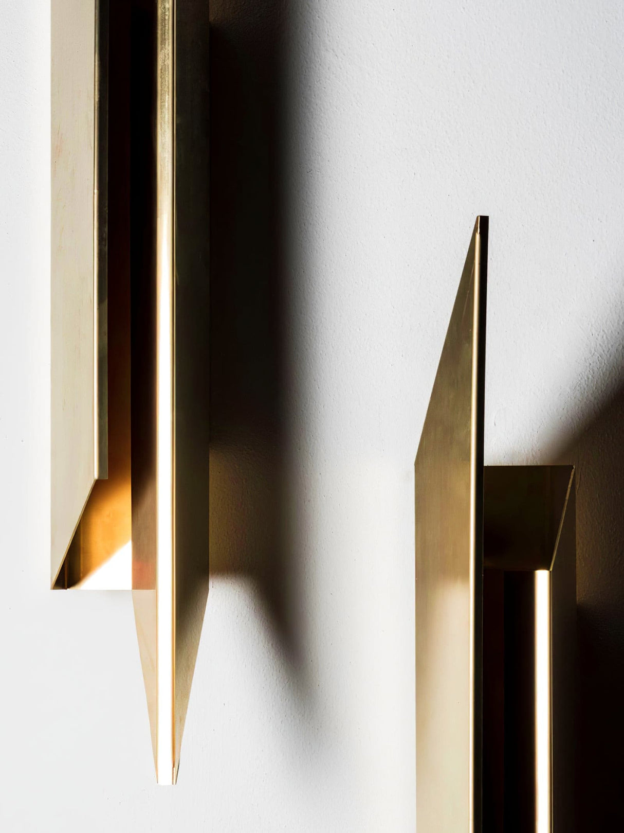TechBeam – Sleek Modern Wall Light with Advanced Design