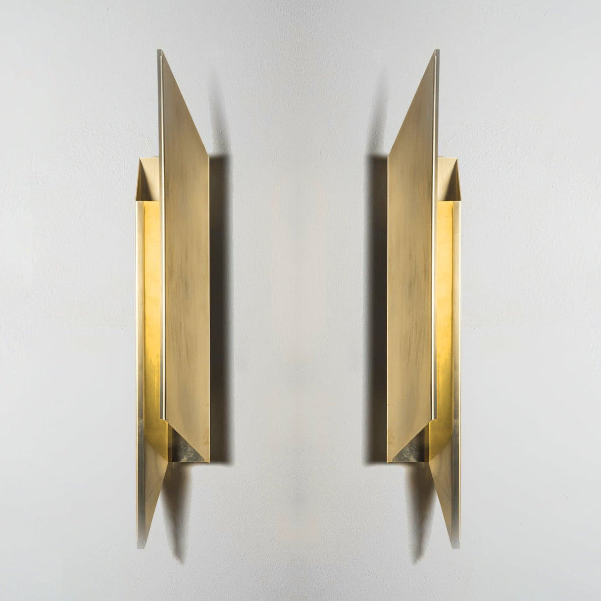 TechBeam – Sleek Modern Wall Light with Advanced Design