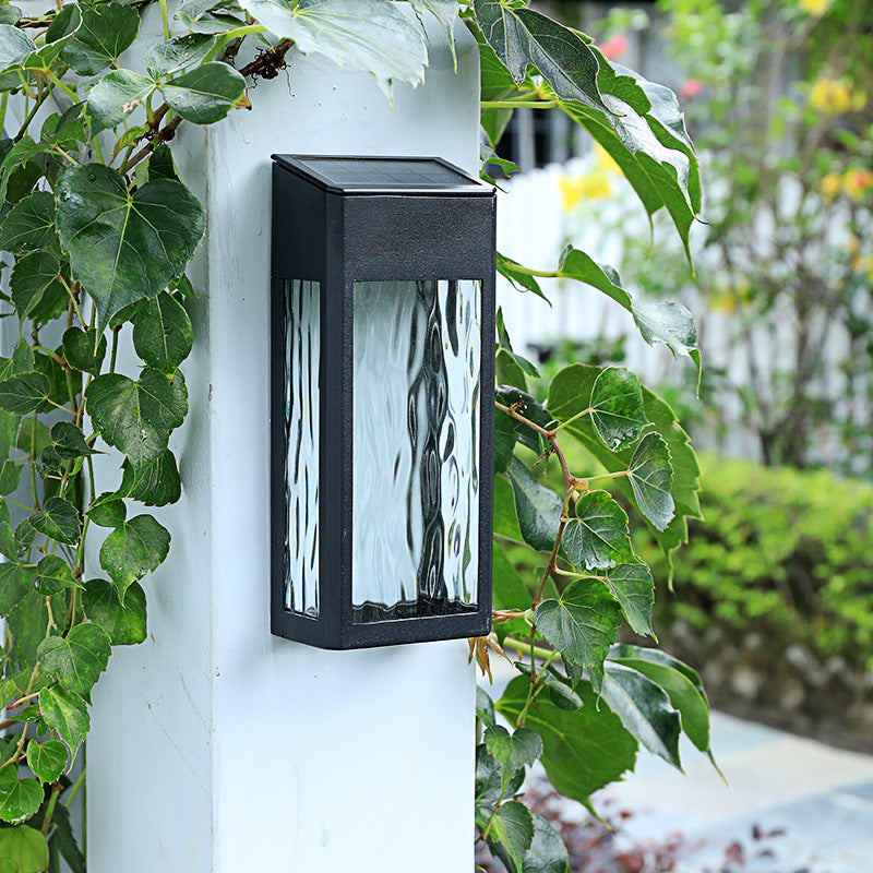 SolarBurst – Outdoor Wall Lamp with Solar Energy