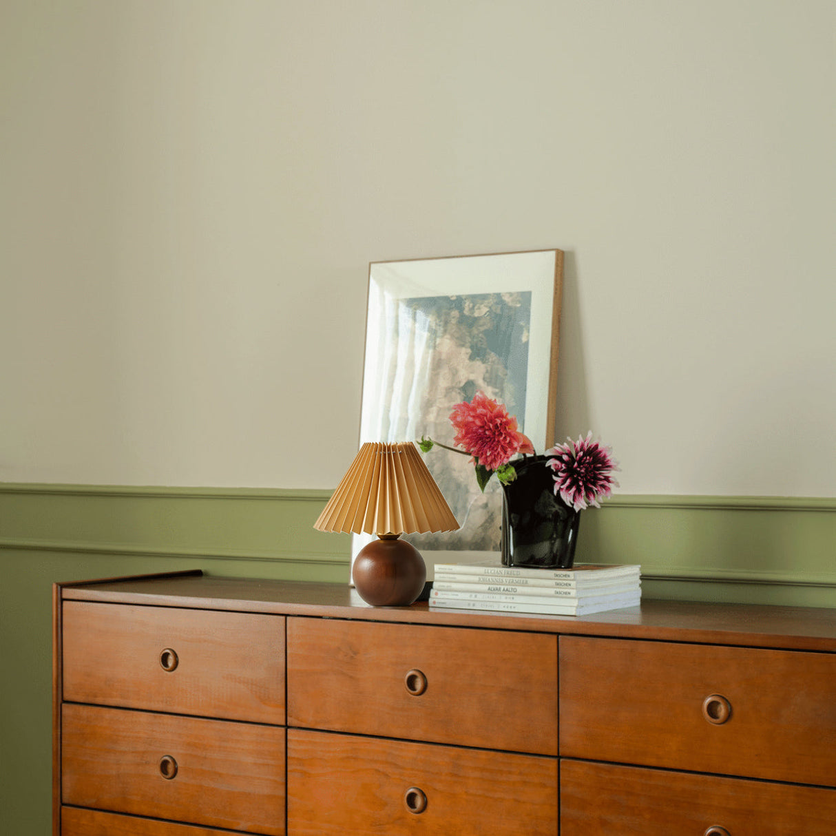 SiennaGlow - Tafel Lamp met Houten en Stoffen Ontwerp