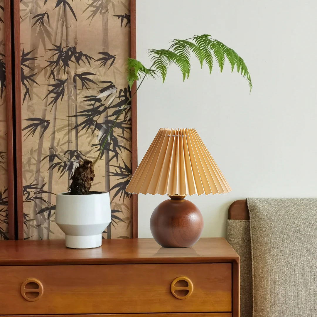 SiennaGlow - Tafel Lamp met Houten en Stoffen Ontwerp