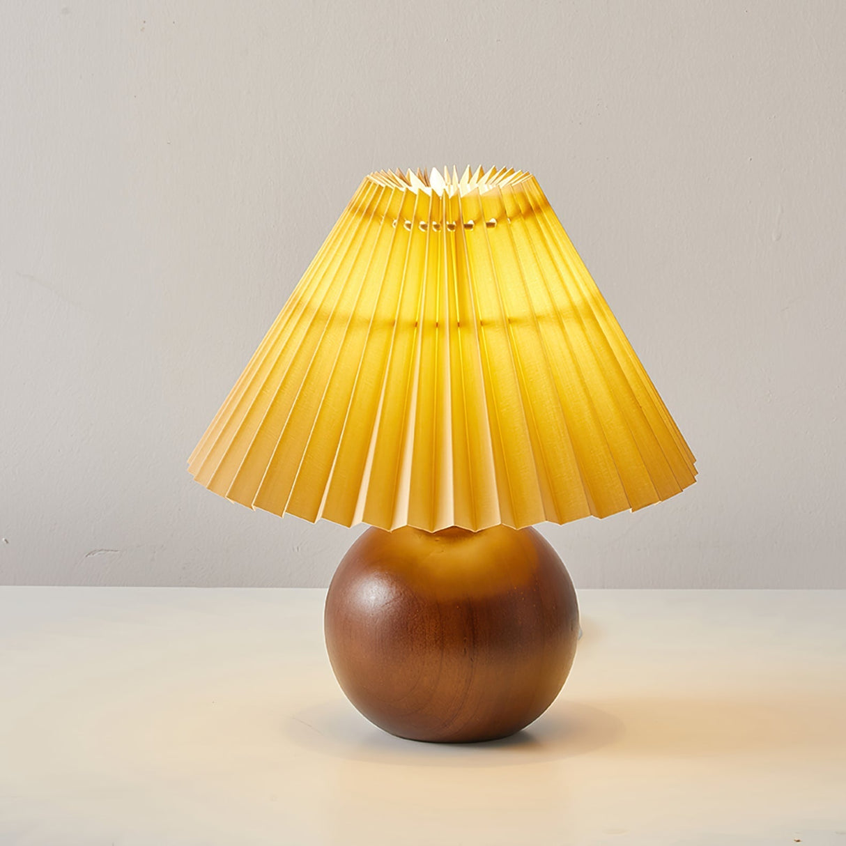 SiennaGlow - Tafel Lamp met Houten en Stoffen Ontwerp