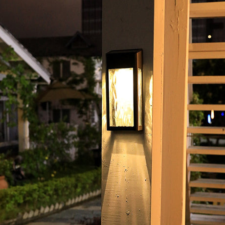 SolarBurst – Outdoor Wall Lamp with Solar Energy