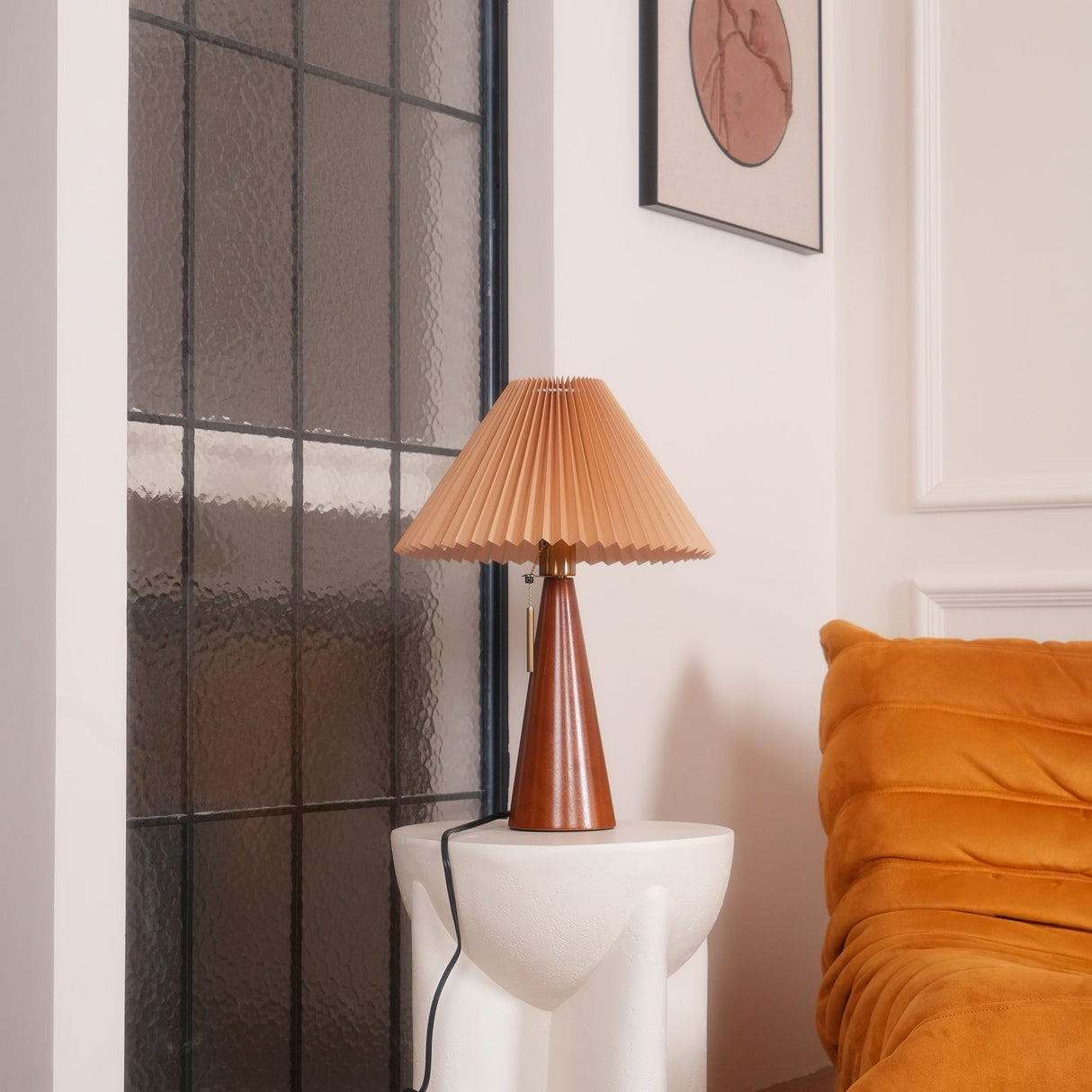 AntiqueRadiance – Elegant Wood and Metal Table Lamp