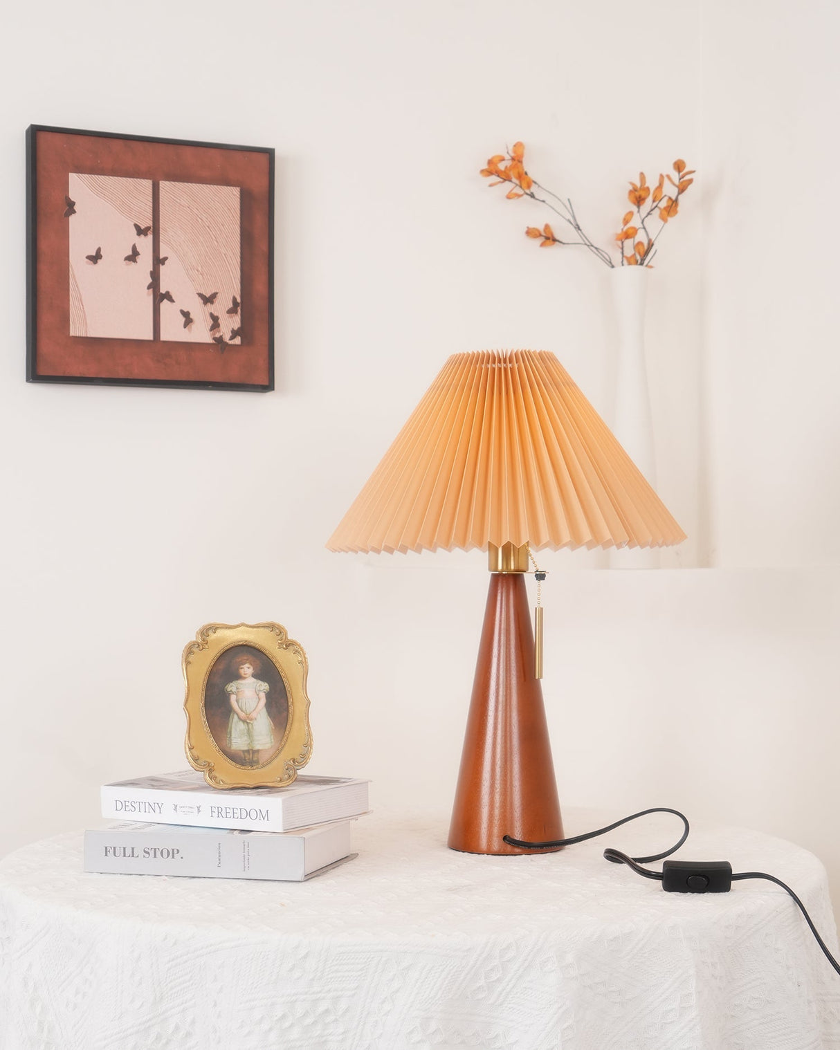 AntiqueRadiance – Elegant Wood and Metal Table Lamp