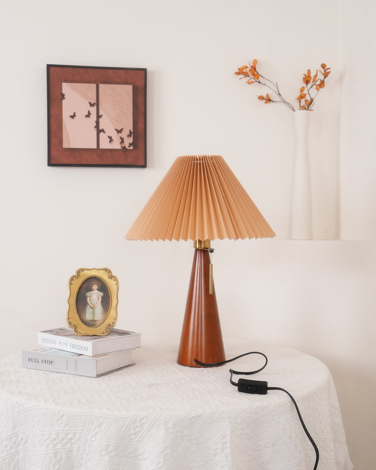 AntiqueRadiance – Elegant Wood and Metal Table Lamp