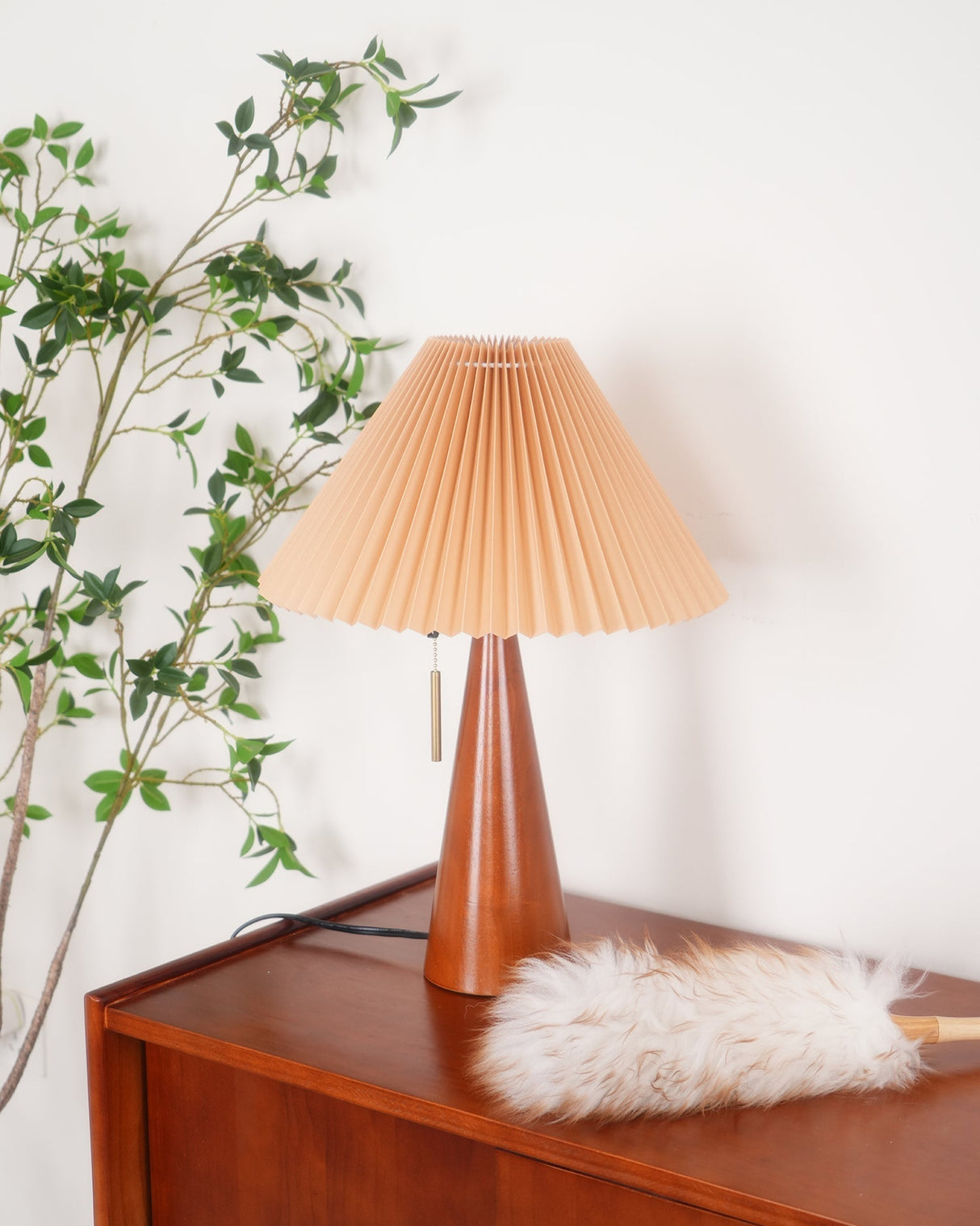 AntiqueRadiance – Elegant Wood and Metal Table Lamp