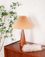 AntiqueRadiance – Elegant Wood and Metal Table Lamp