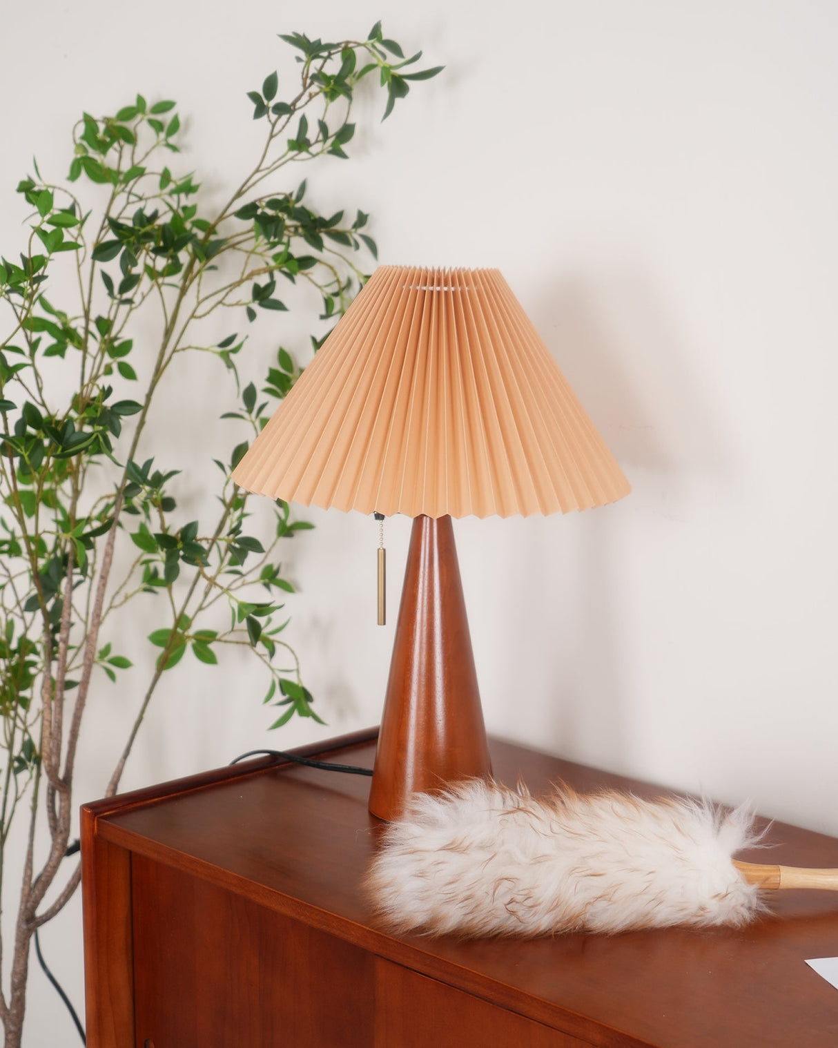 AntiqueRadiance – Elegant Wood and Metal Table Lamp
