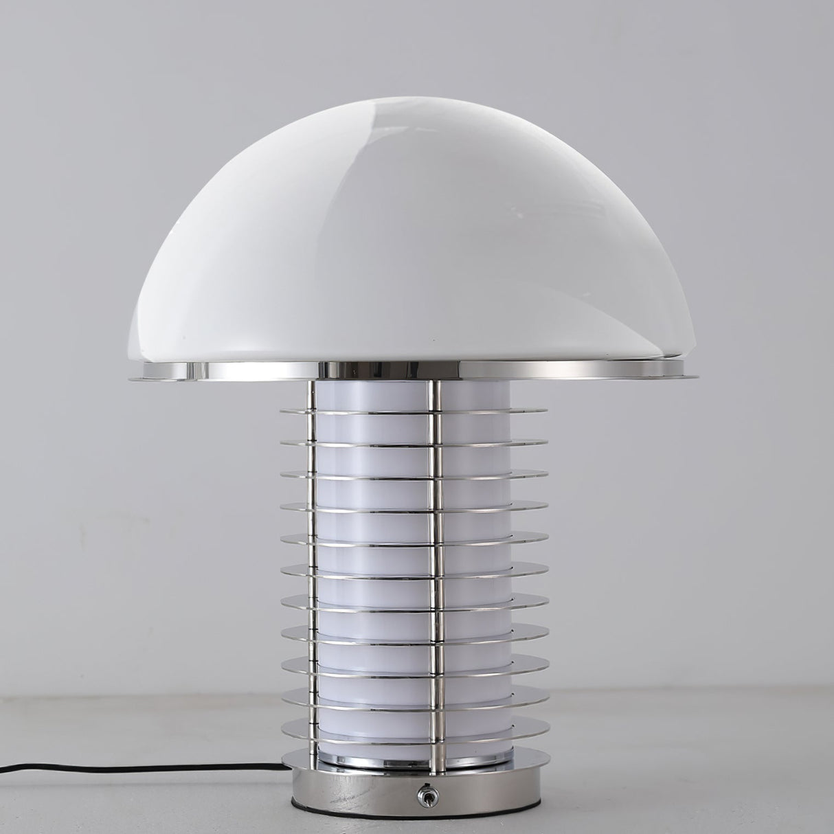SubtleGlow - Modern Table Lamp with Soft Lighting and Refined Finish