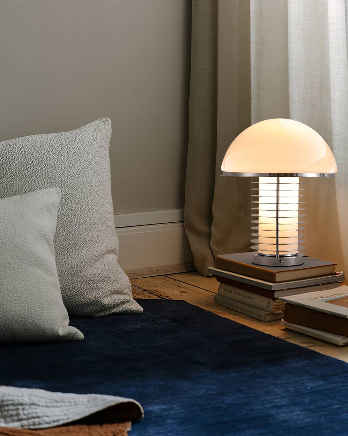 SubtleGlow - Modern Table Lamp with Soft Lighting and Refined Finish