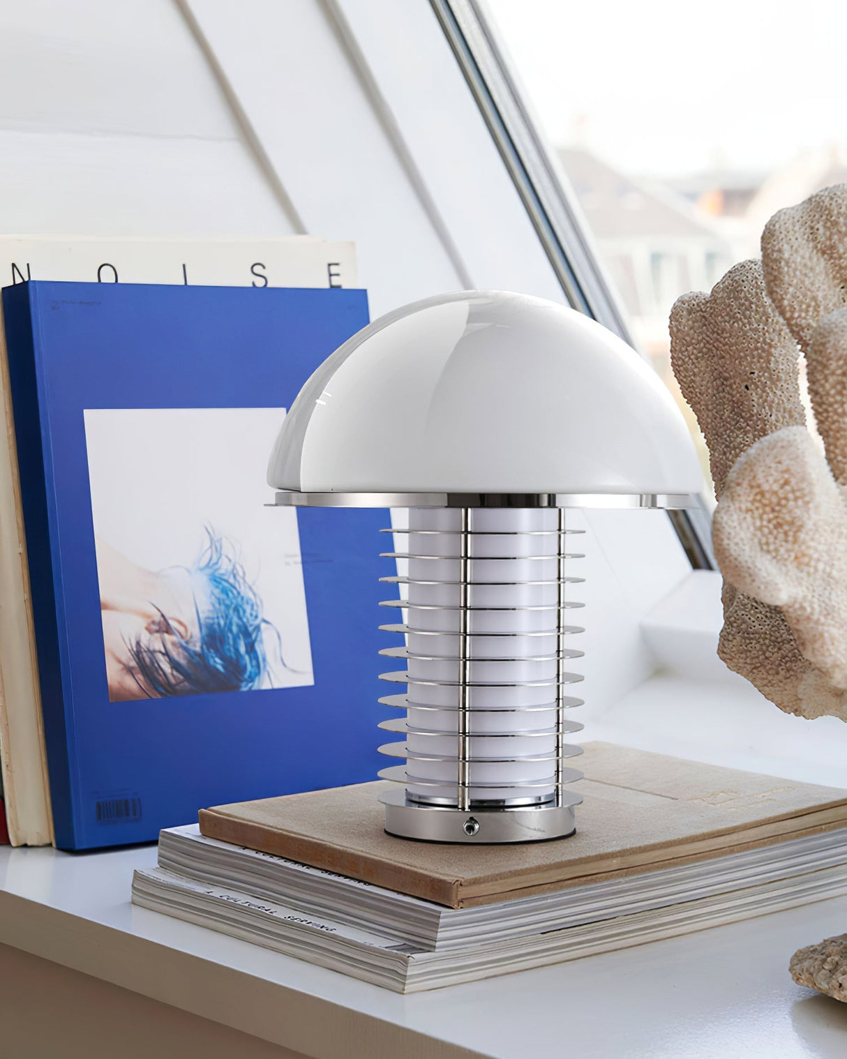 SubtleGlow - Modern Table Lamp with Soft Lighting and Refined Finish