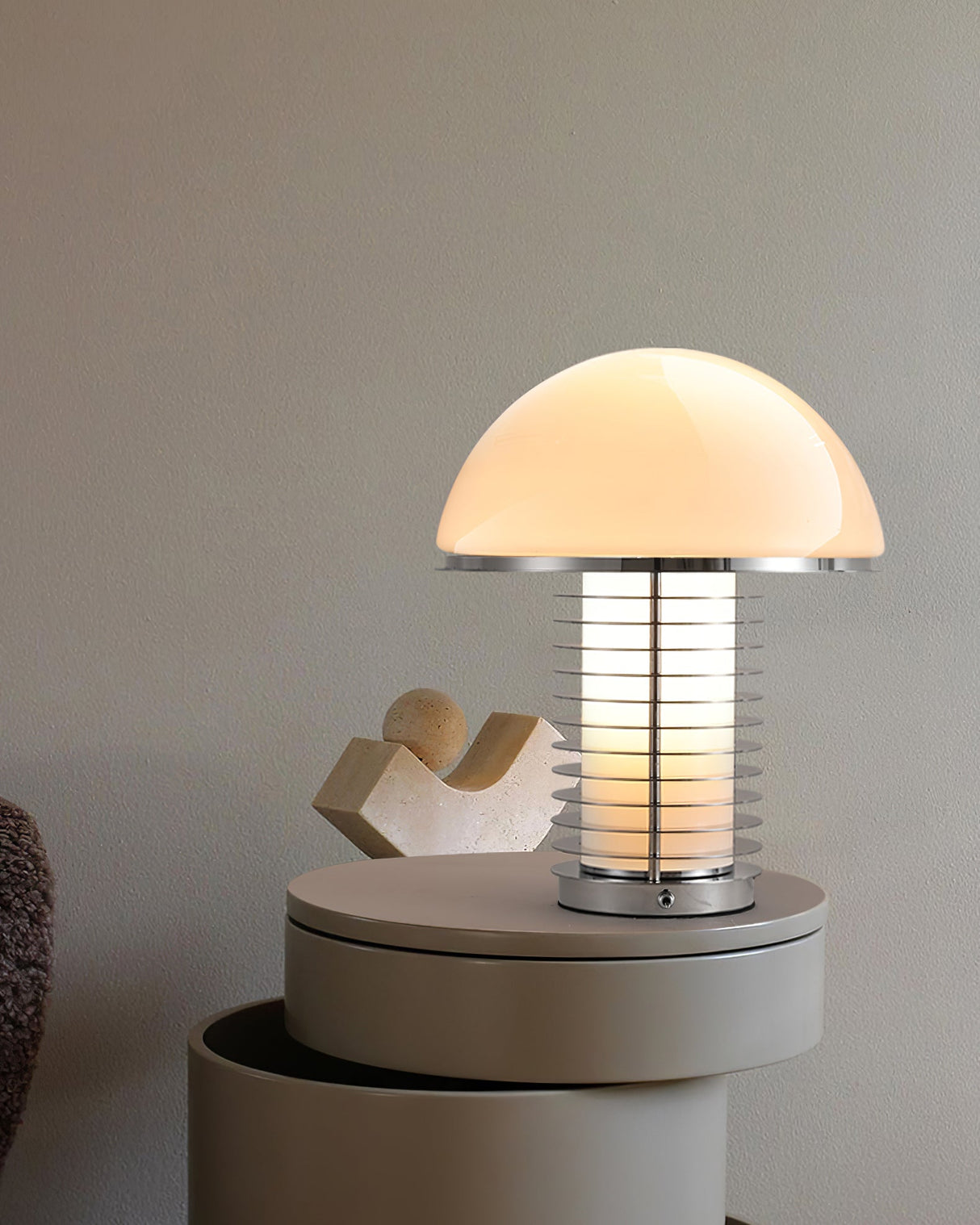 SubtleGlow - Modern Table Lamp with Soft Lighting and Refined Finish